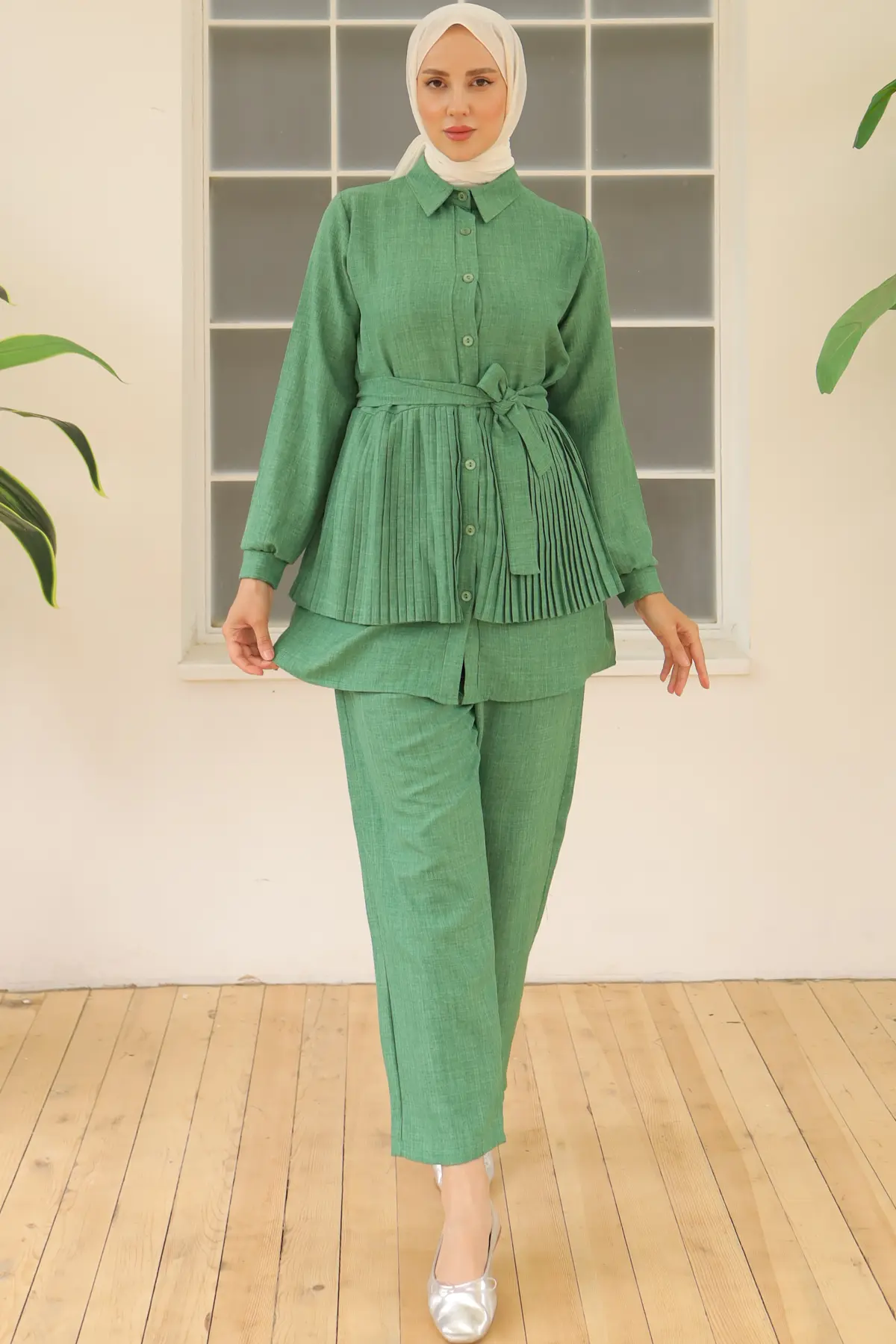 Double Suit With Pleat Detail-detail