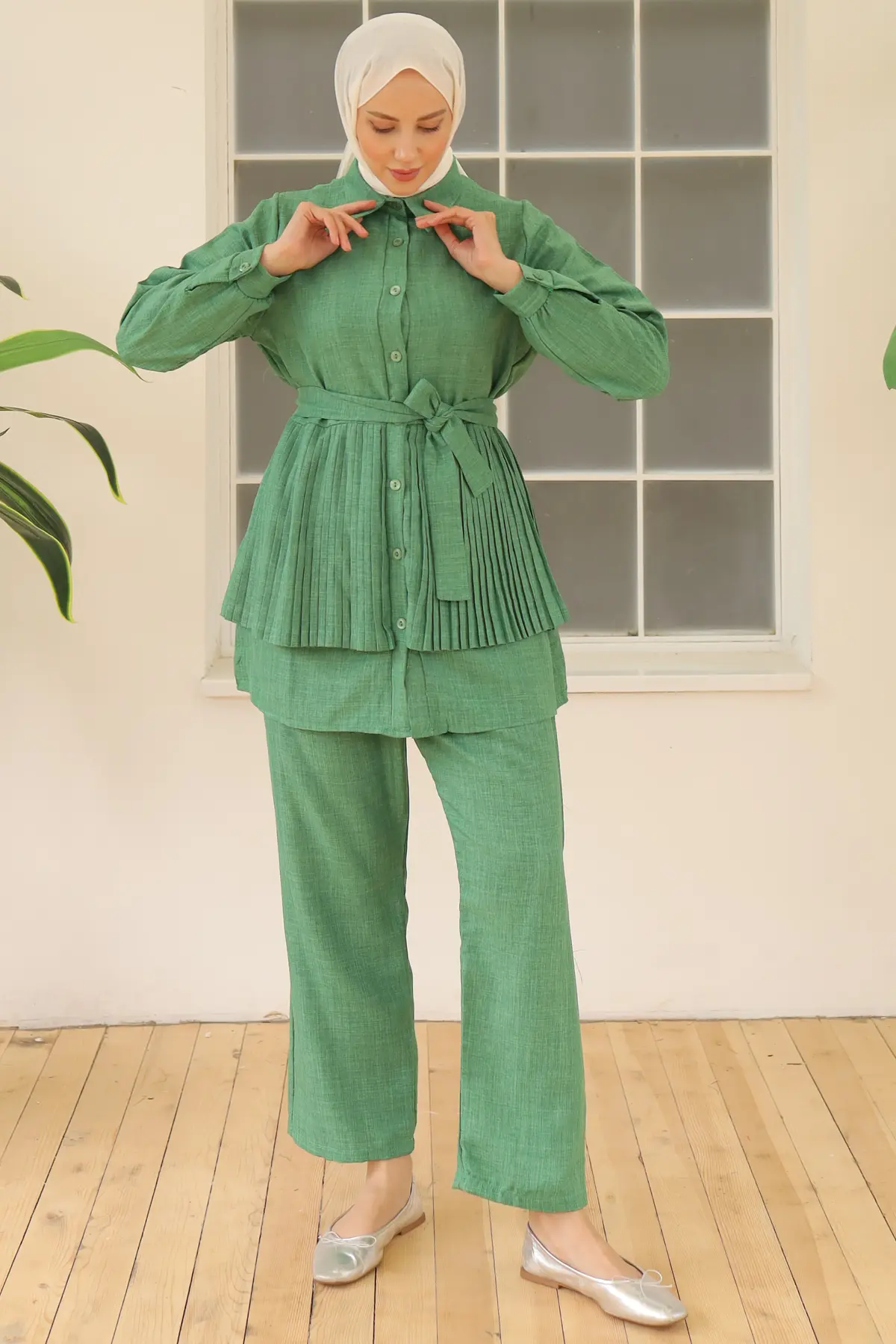 Double Suit With Pleat Detail-detail