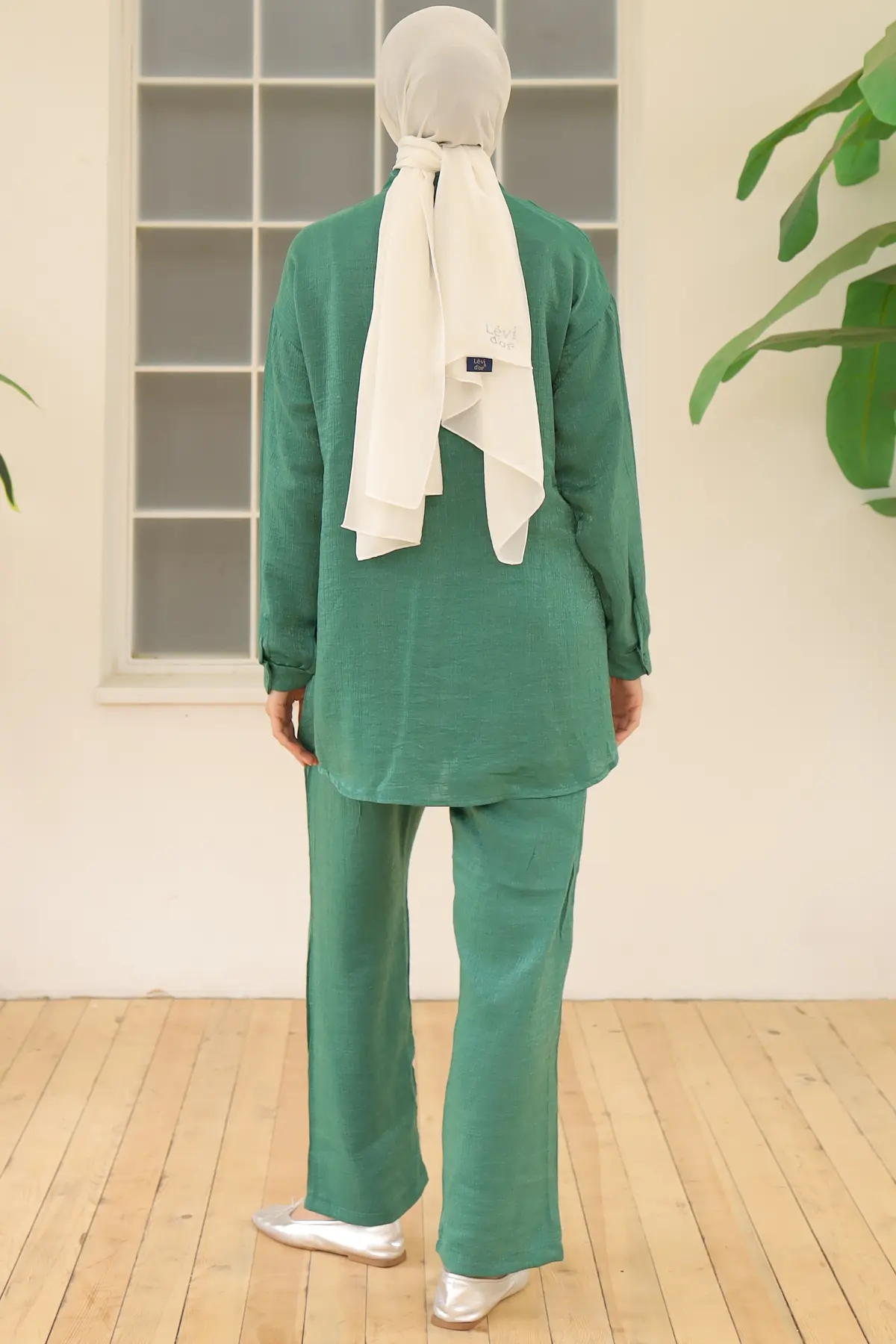 Double Suit With Pockets And Bead Detail-detail
