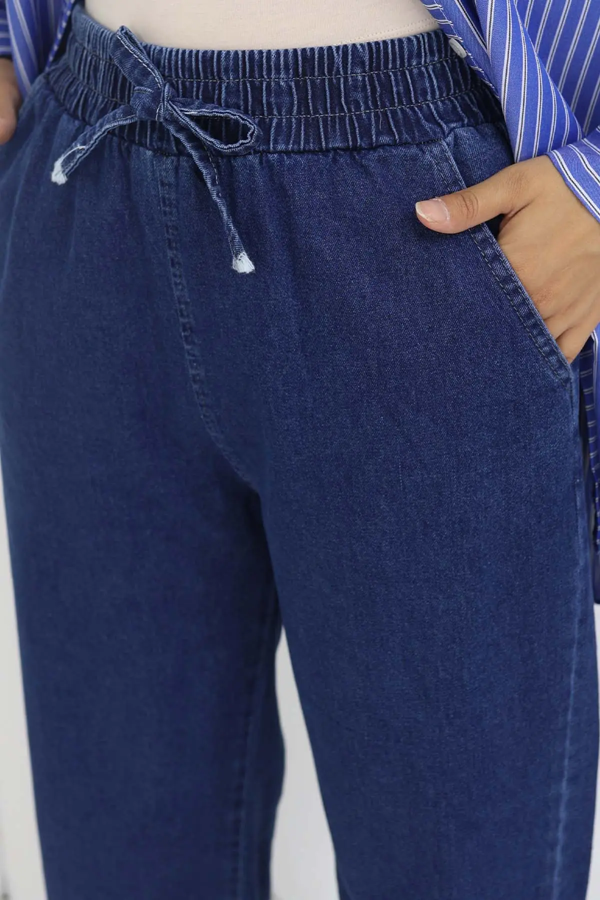 Elastic Waist Jeans-detail