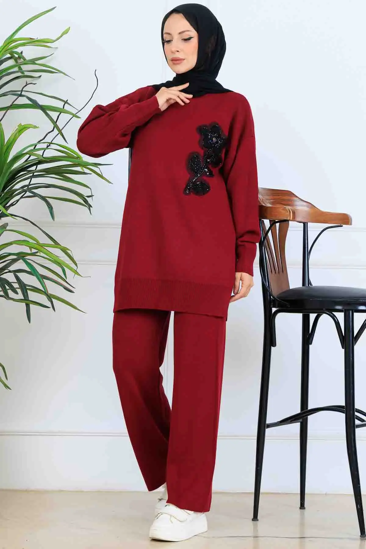 Embroidered Detail Knitwear Set