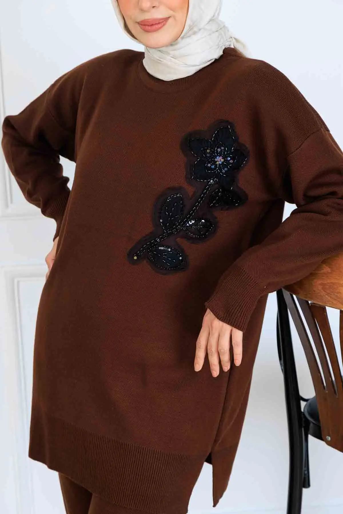 Embroidered Detail Knitwear Set-detail