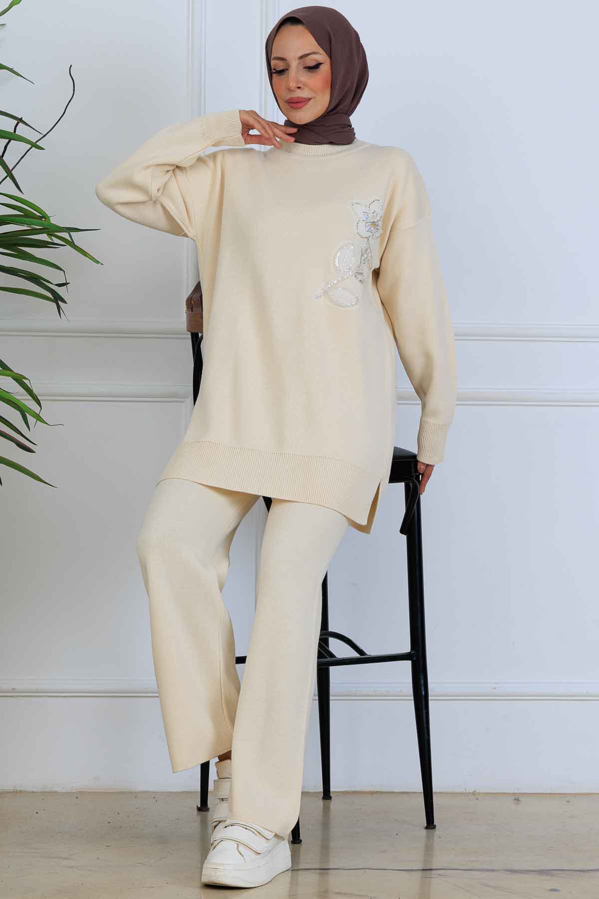 Embroidered Detail Knitwear Set