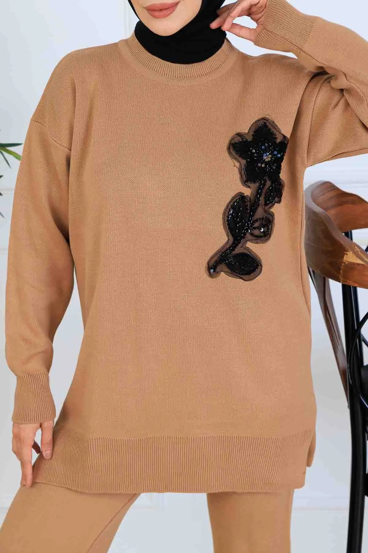 Embroidered Detail Knitwear Set-detail