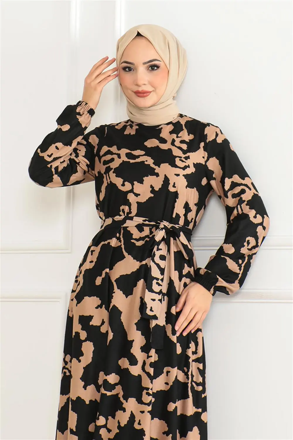 Flared Skirt Patterned Dress-detail