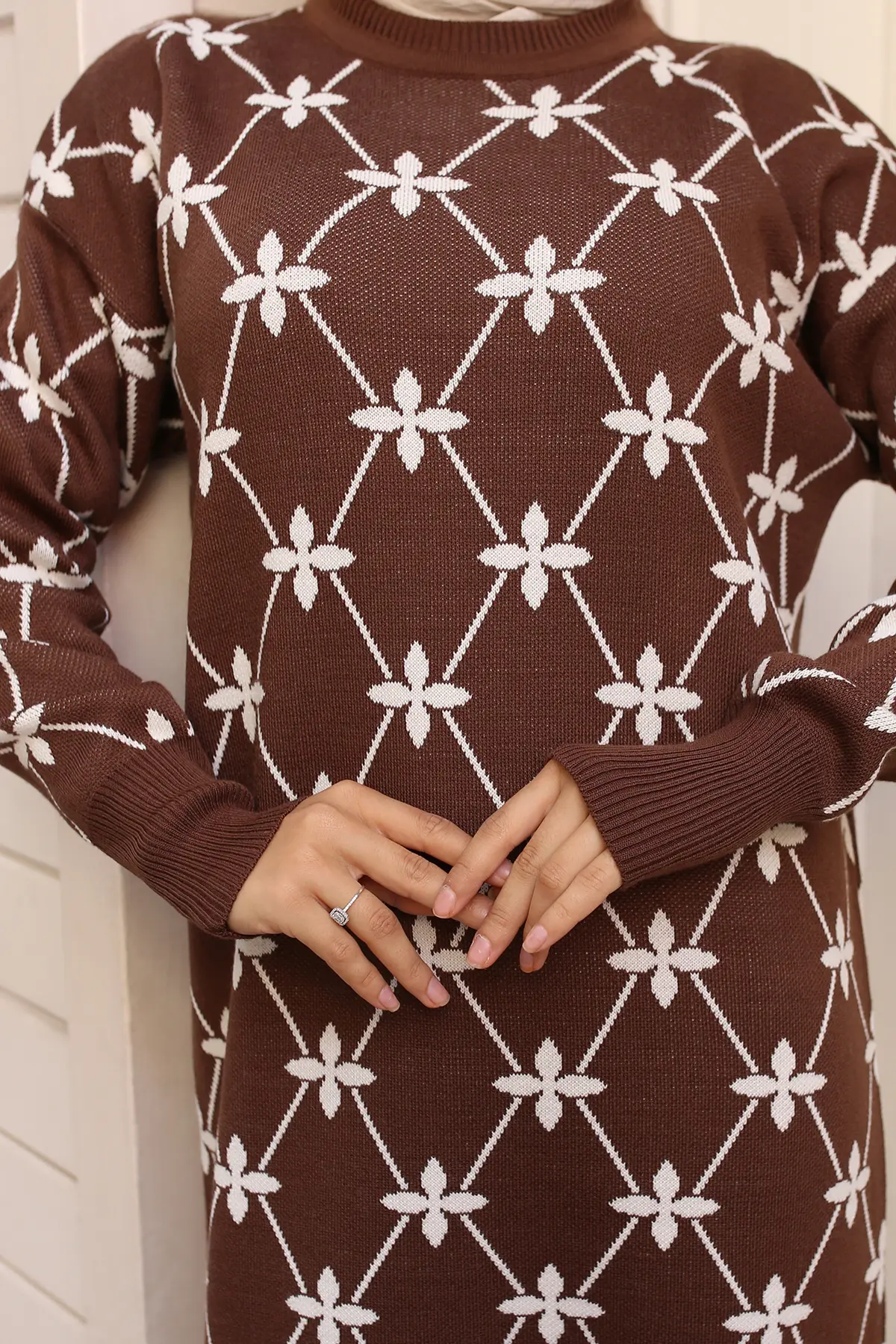 Flower Patterned Sweater Dress-detail