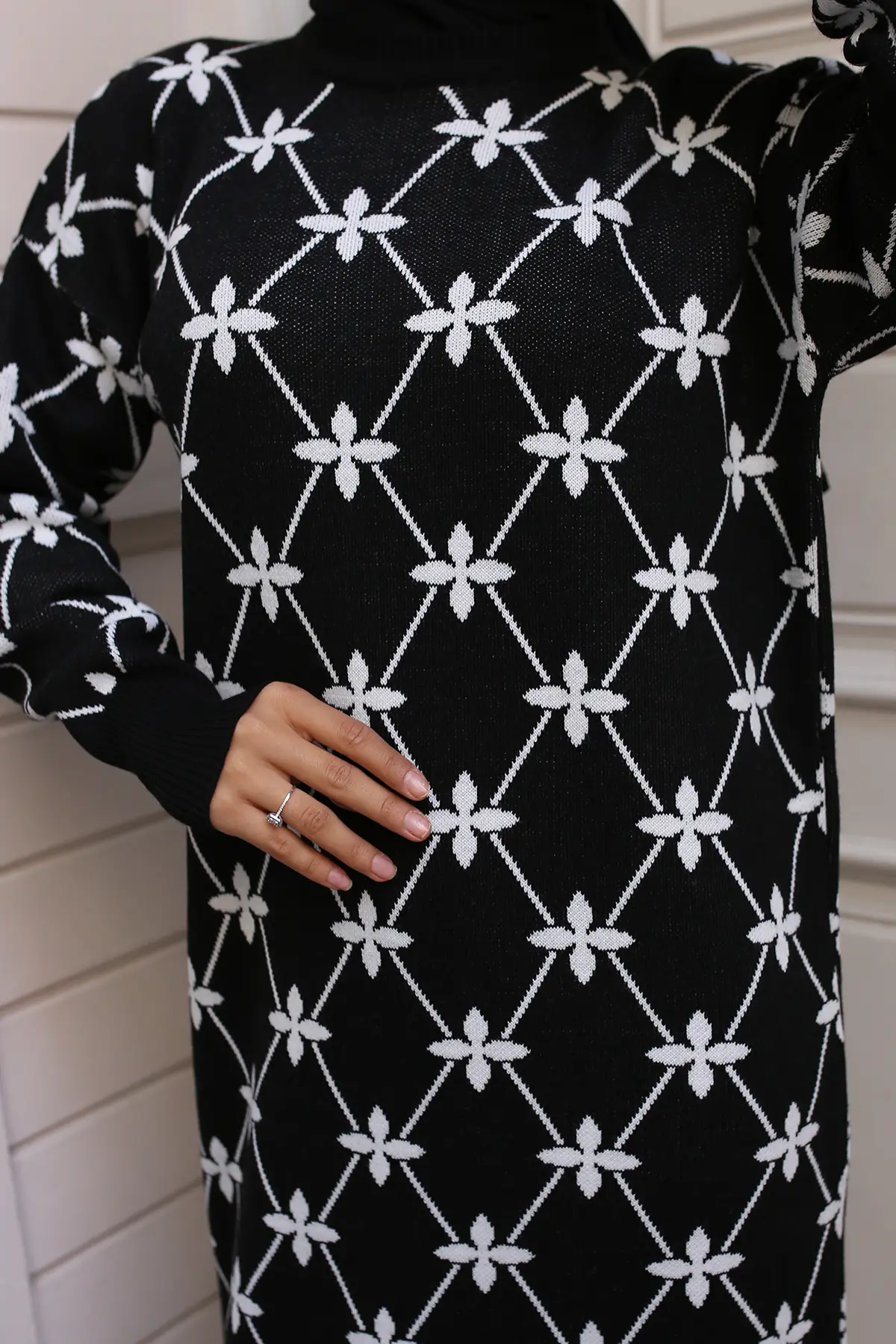 Flower Patterned Sweater Dress-detail