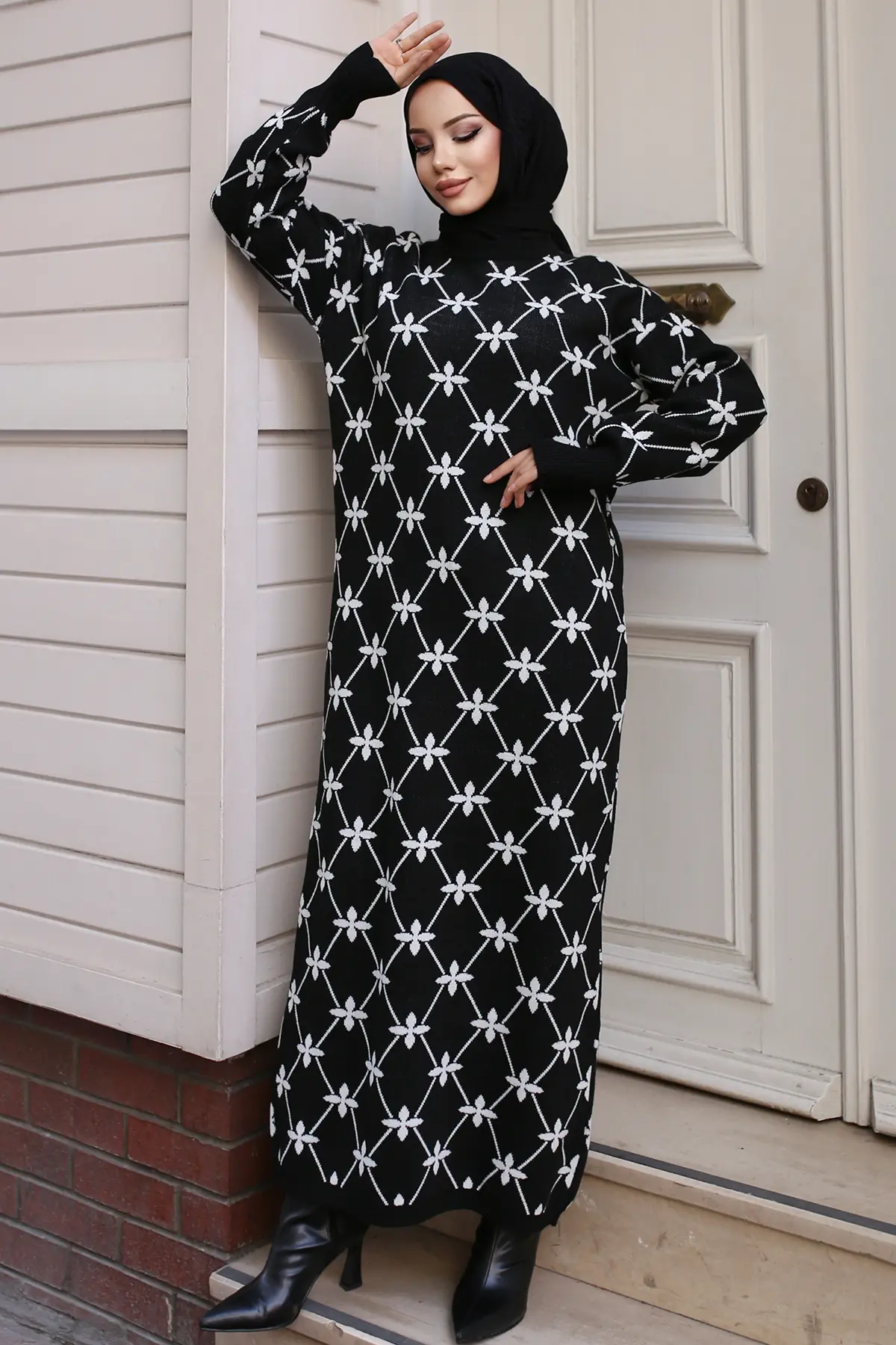 Flower Patterned Sweater Dress-detail