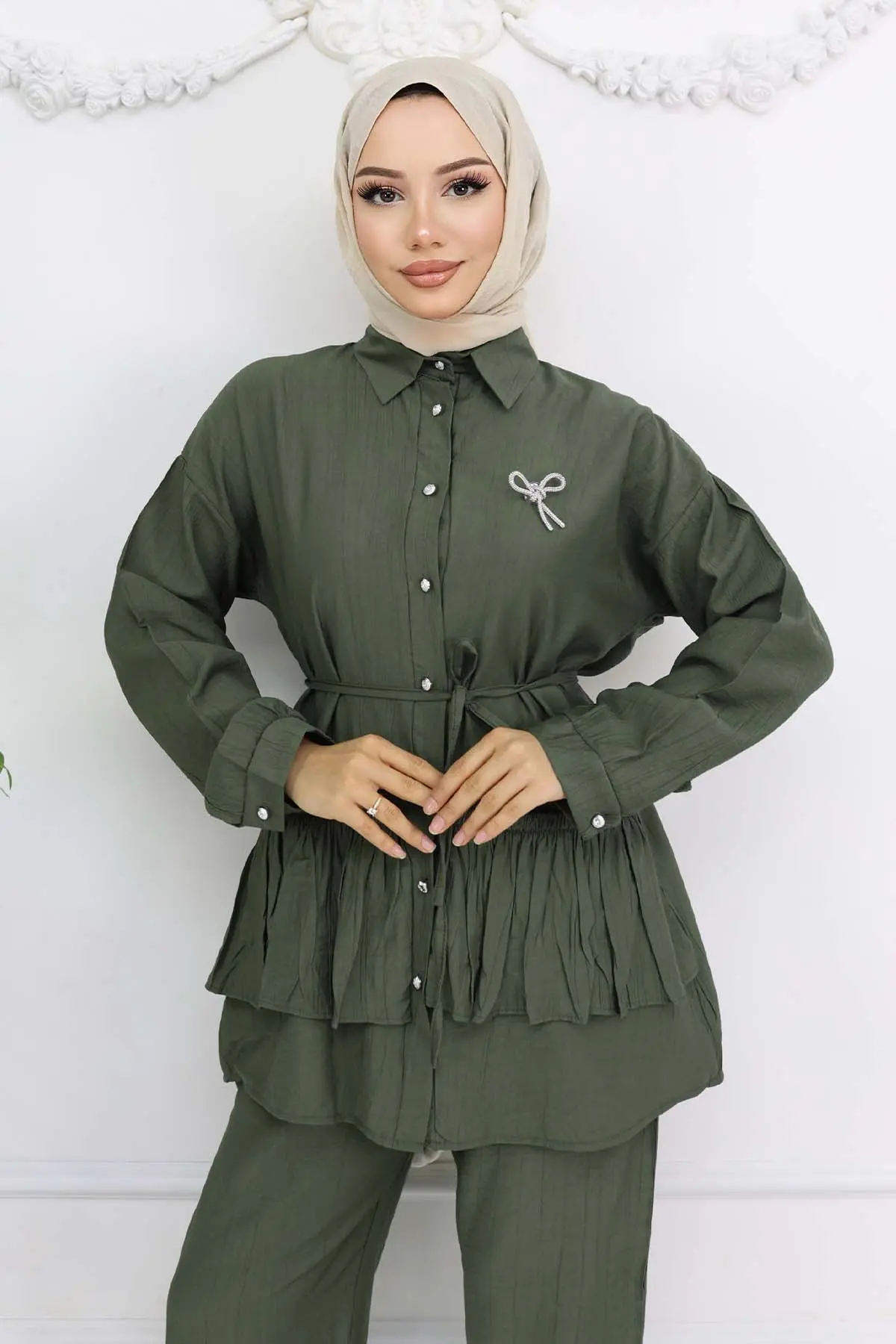 Frilled Brooch Detailed Two Piece Suit-detail