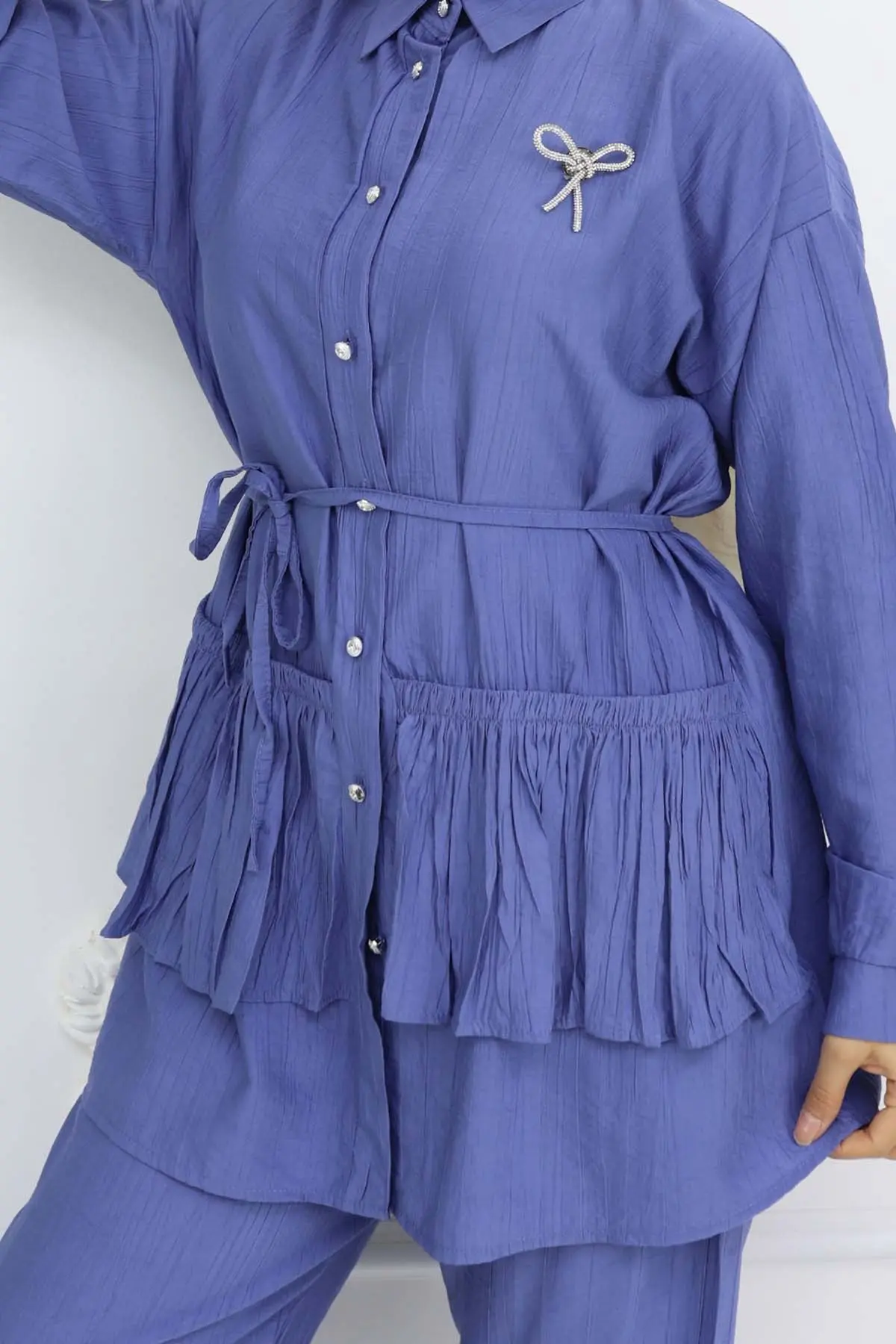 Frilled Brooch Detailed Two Piece Suit-detail