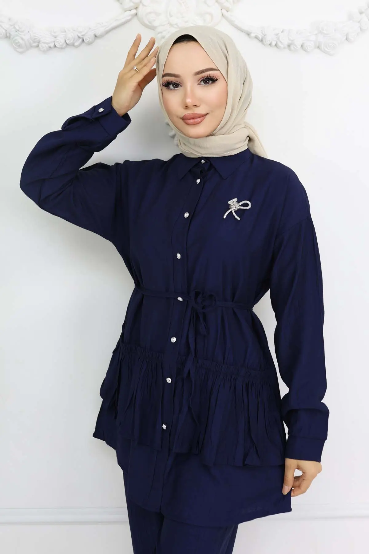 Frilled Brooch Detailed Two Piece Suit-detail