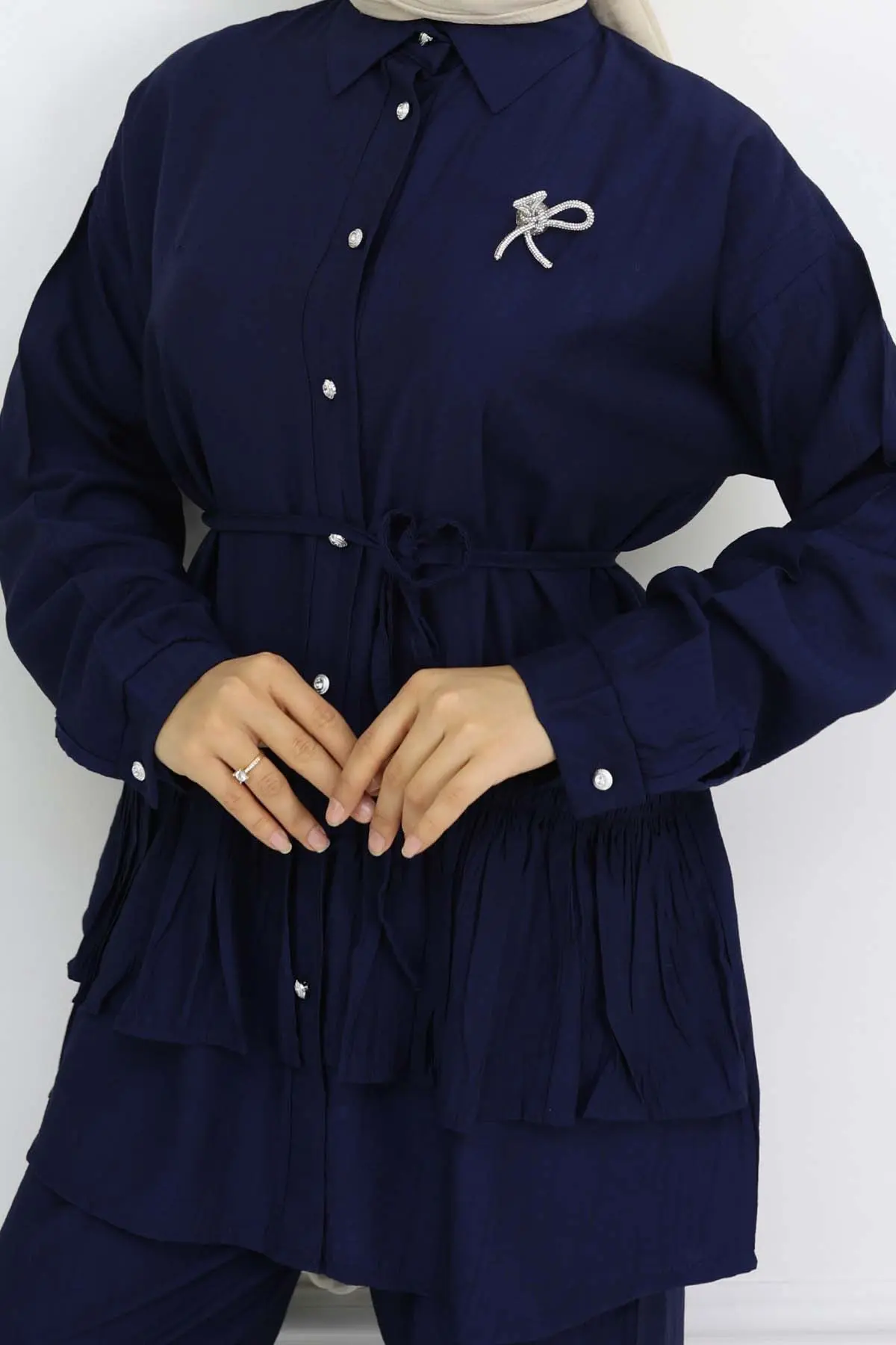 Frilled Brooch Detailed Two Piece Suit-detail