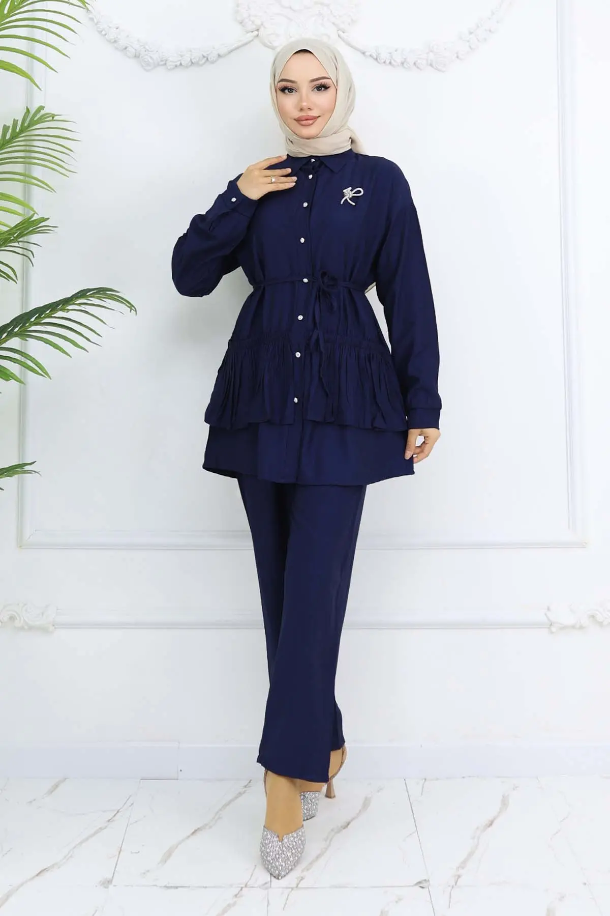 Frilled Brooch Detailed Two Piece Suit-detail