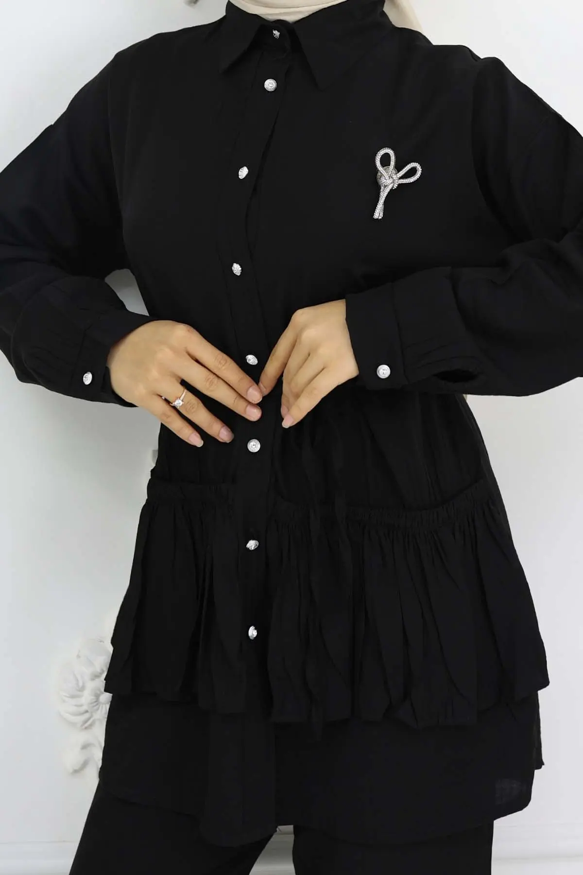 Frilled Brooch Detailed Two Piece Suit-detail