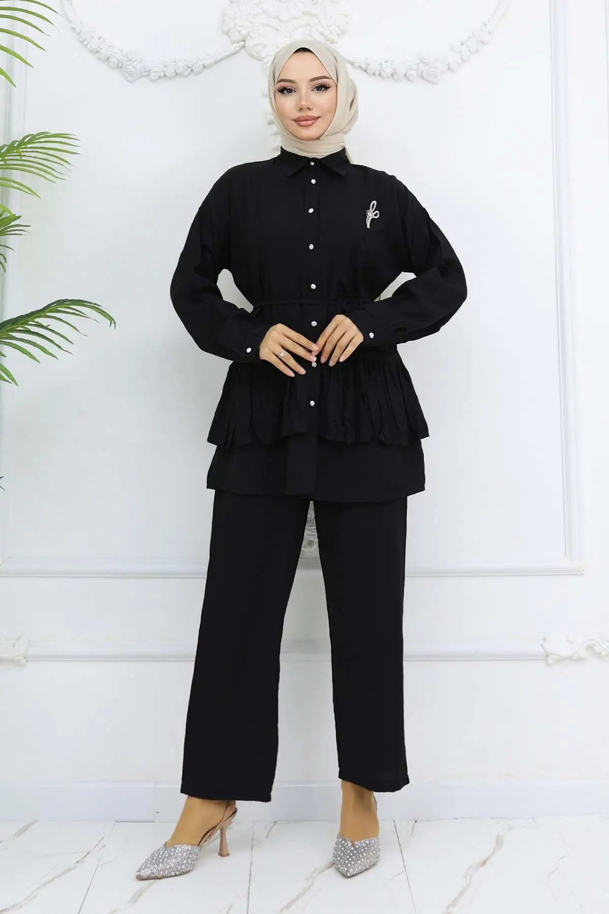 Frilled Brooch Detailed Two Piece Suit-detail