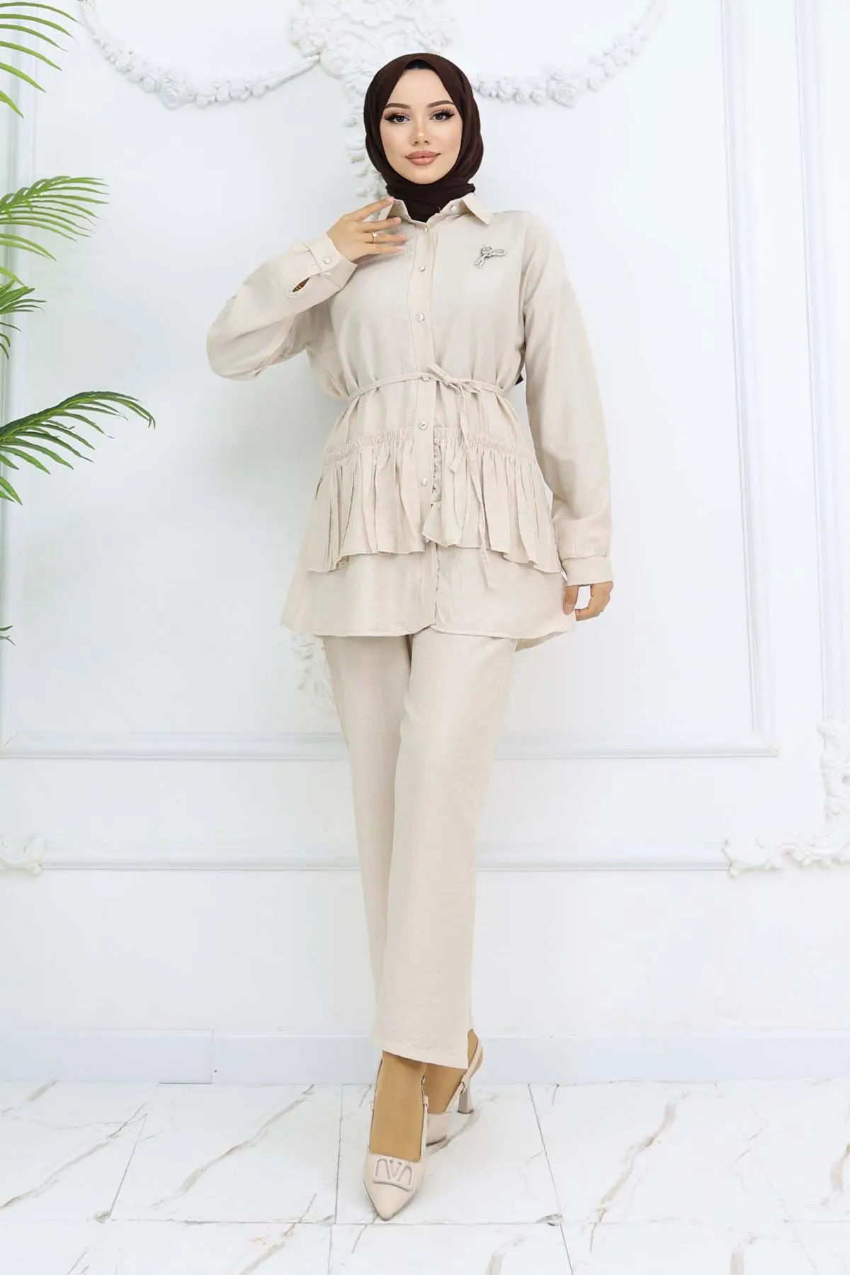 Frilled Brooch Detailed Two Piece Suit-detail