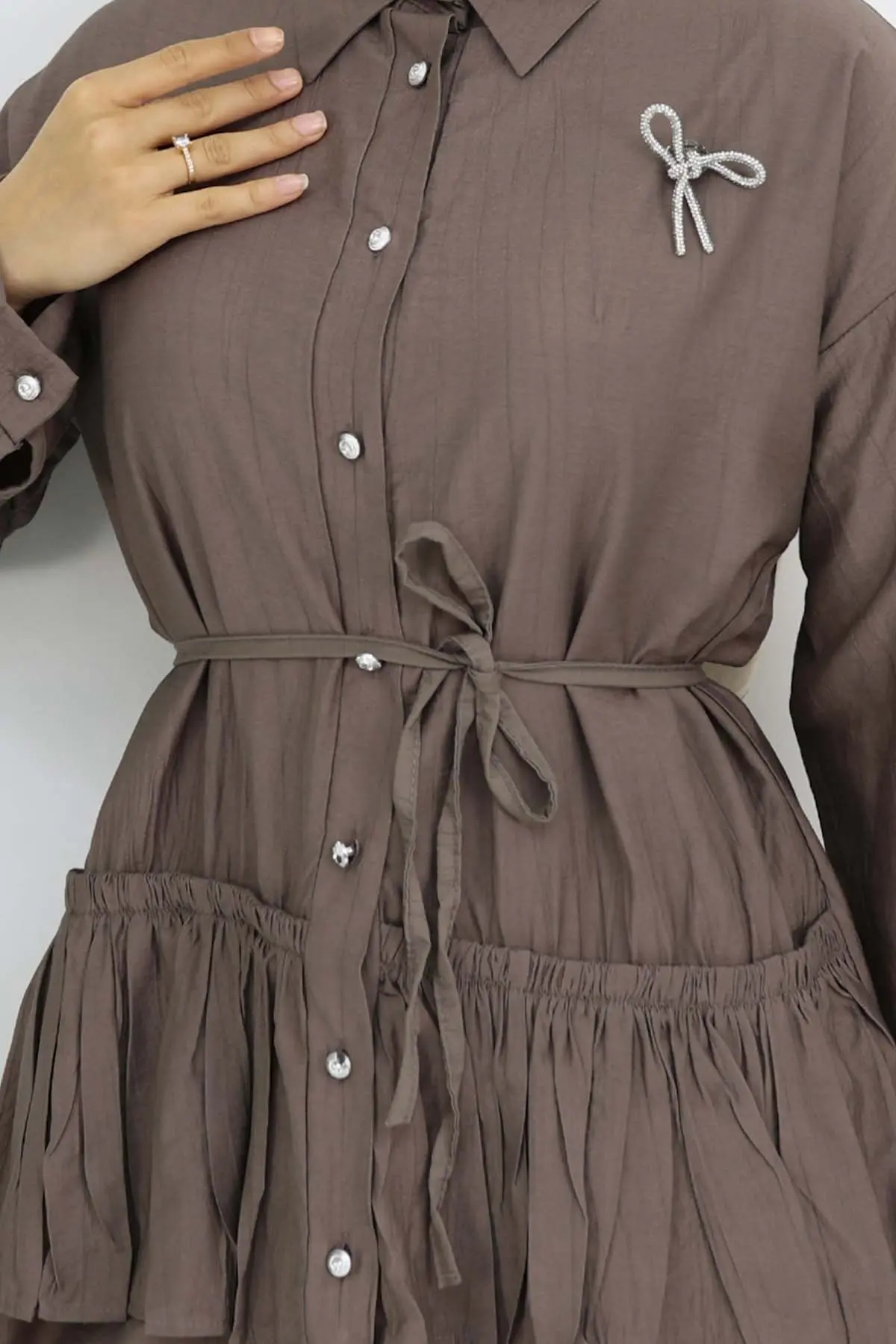 Frilled Brooch Detailed Two Piece Suit-detail