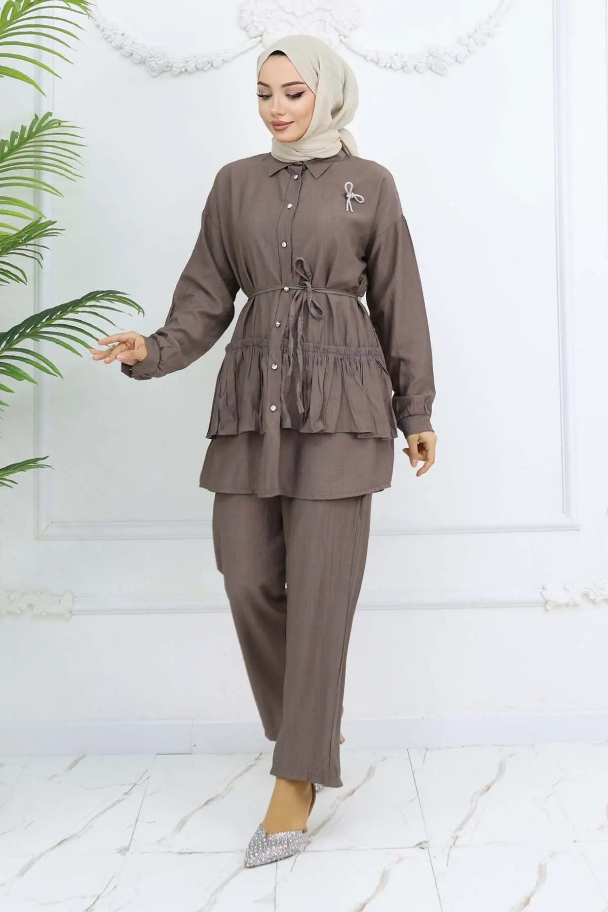 Frilled Brooch Detailed Two Piece Suit-detail