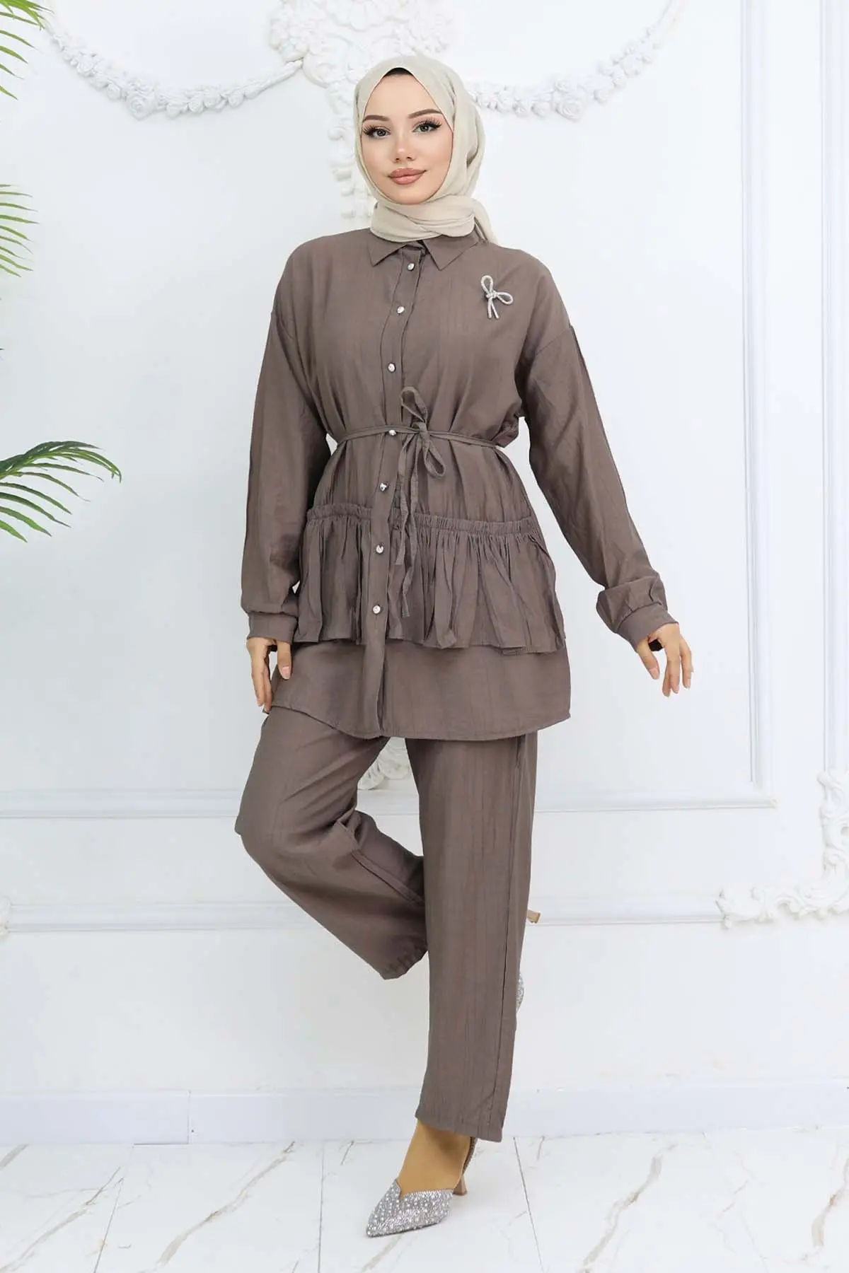 Frilled Brooch Detailed Two Piece Suit-detail