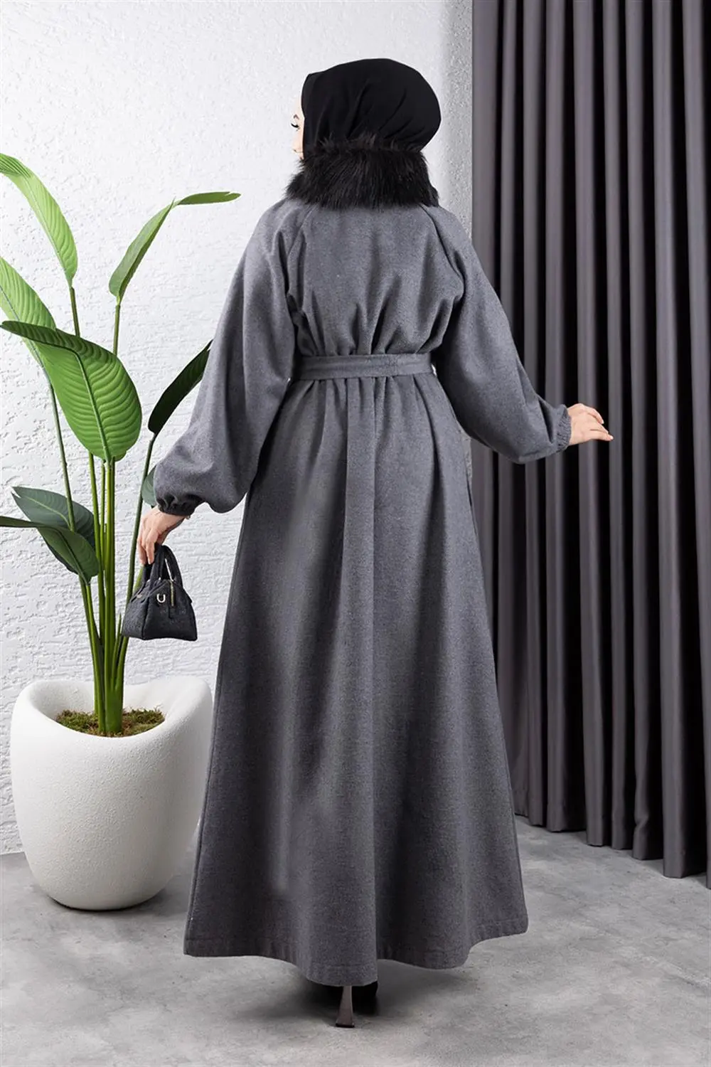 Fur Detailed Stash Coat-detail