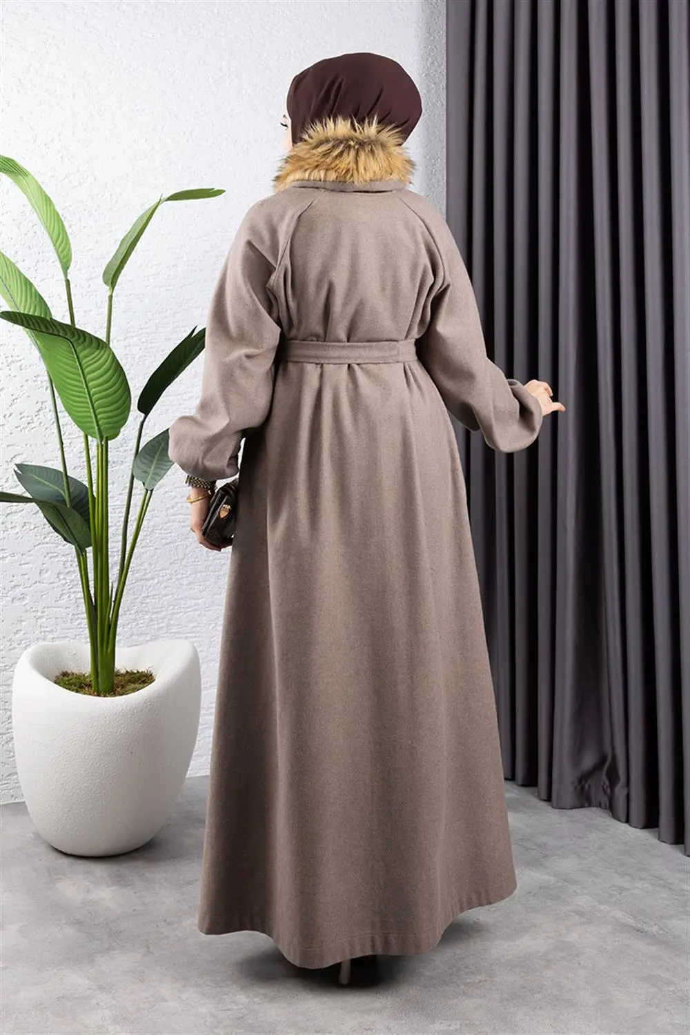 Fur Detailed Stash Coat-detail