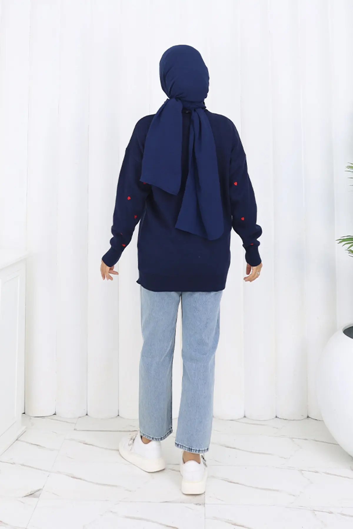 Heart Embroidered Knitwear Sweater-detail