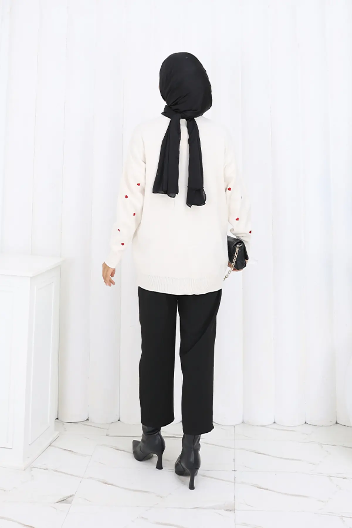 Heart Embroidered Knitwear Sweater-detail