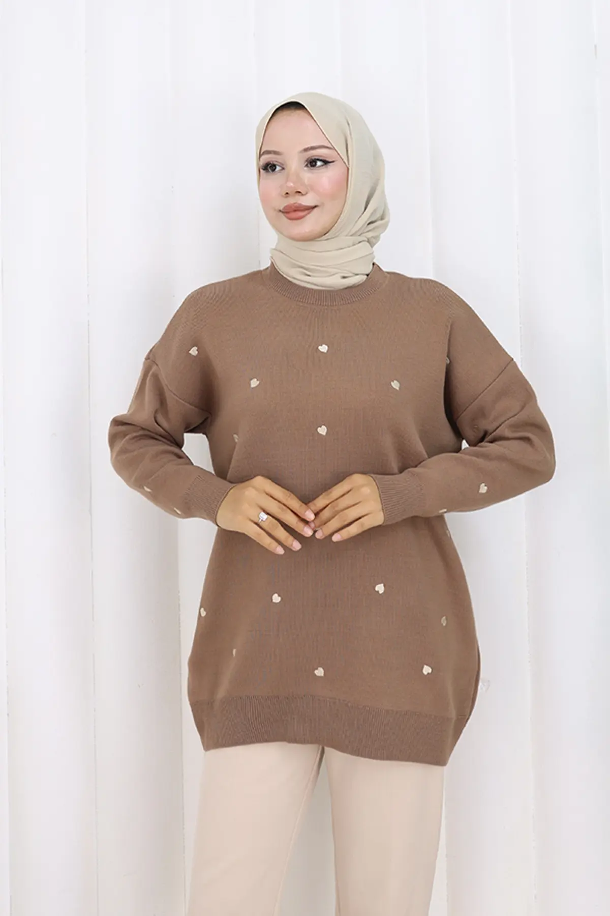 Heart Embroidered Knitwear Sweater-detail