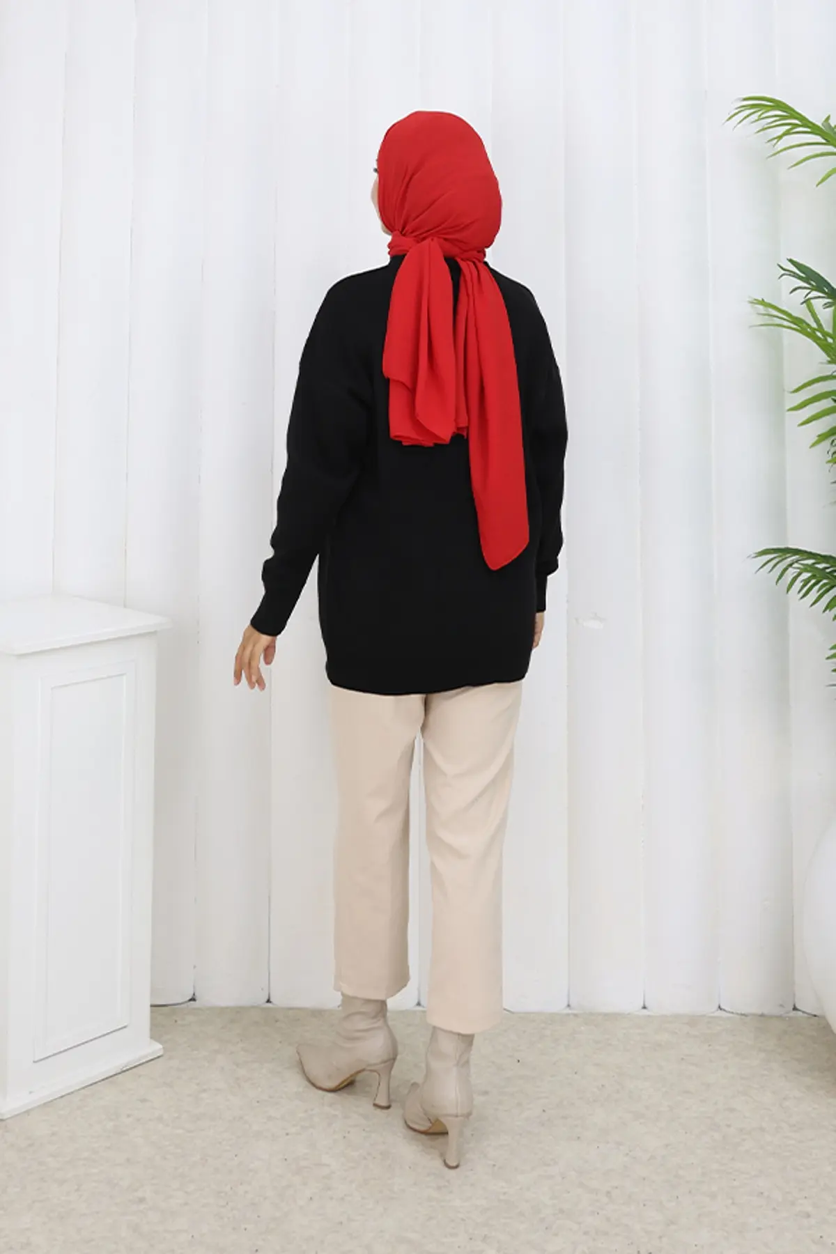 Heart Embroidered Knitwear Sweater-detail