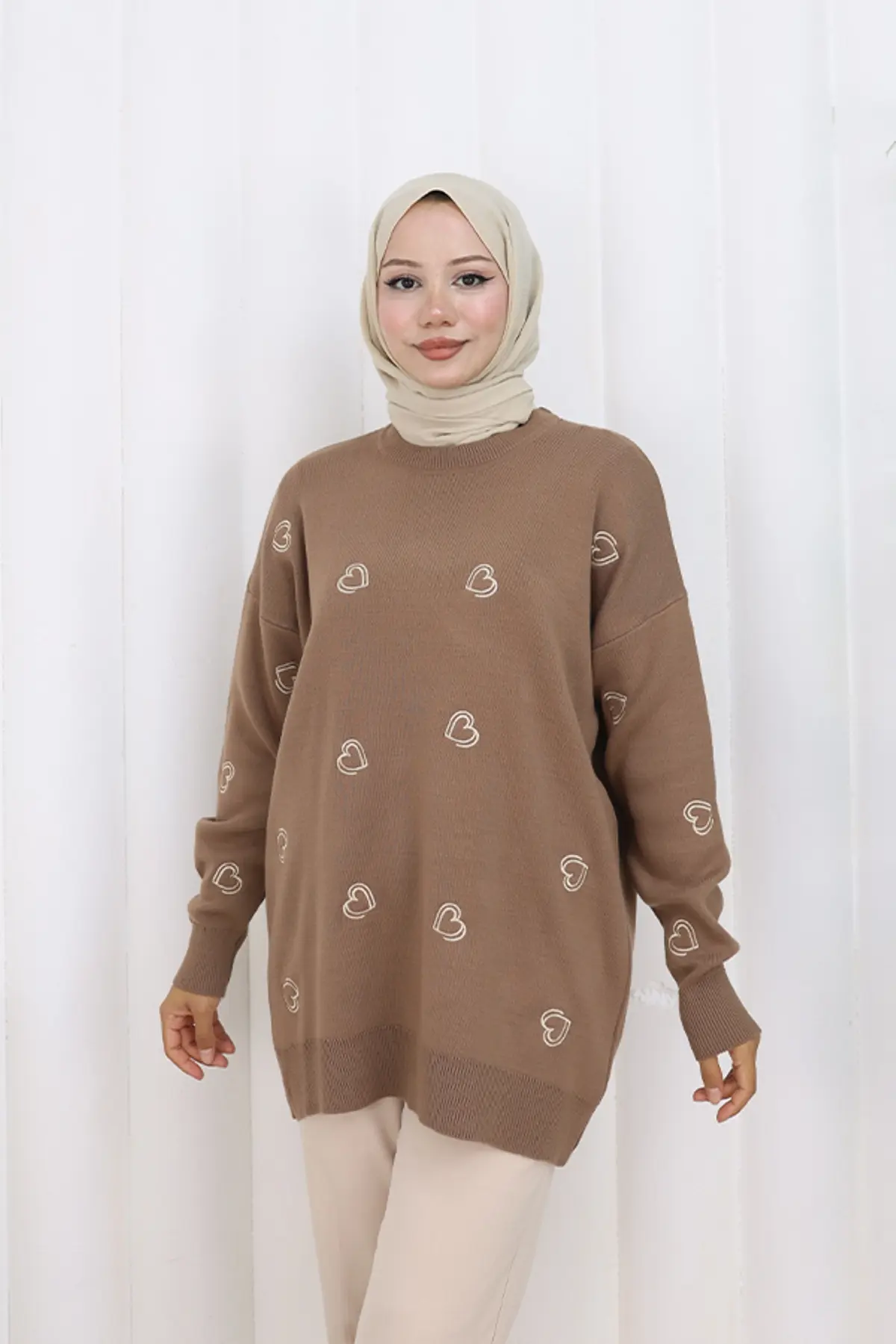 Heart Embroidered Knitwear Sweater-detail