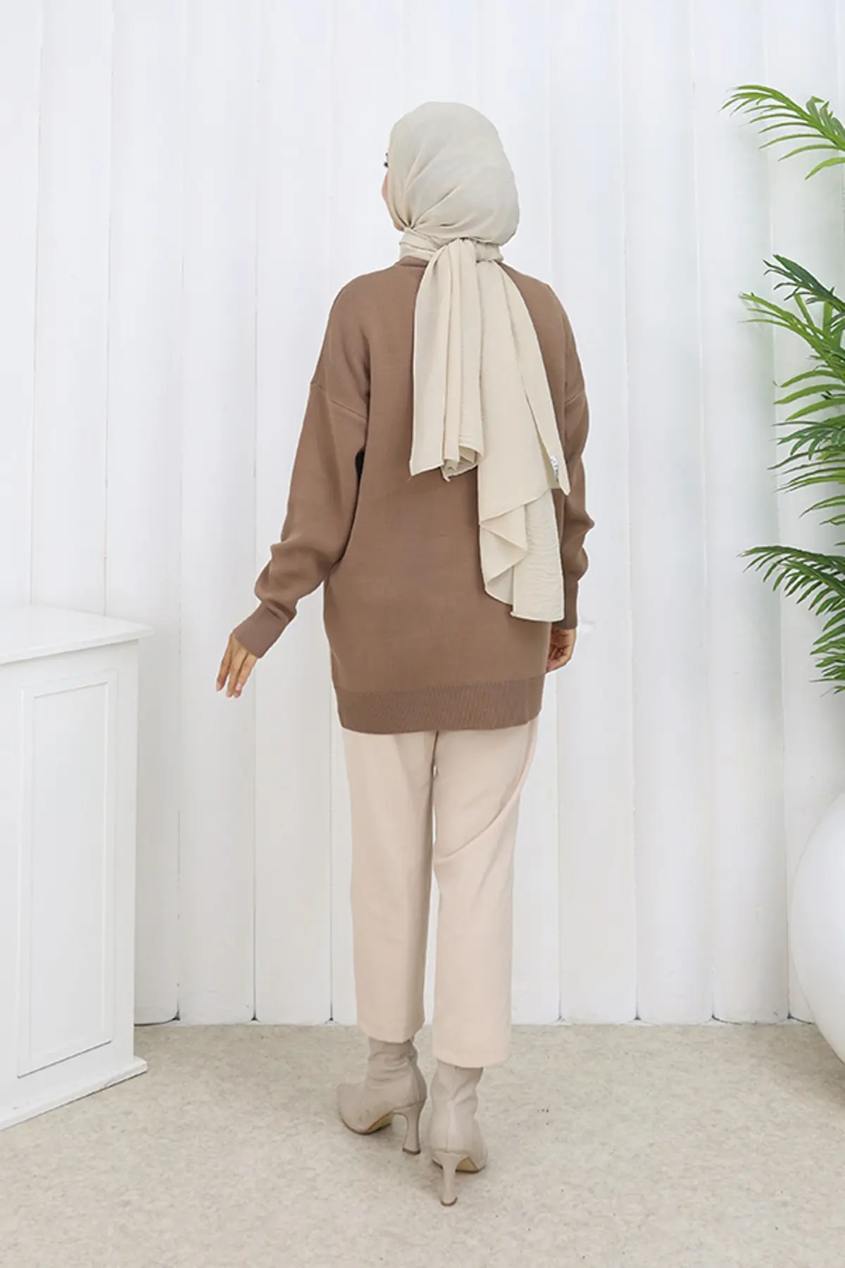 Heart Embroidered Knitwear Sweater-detail