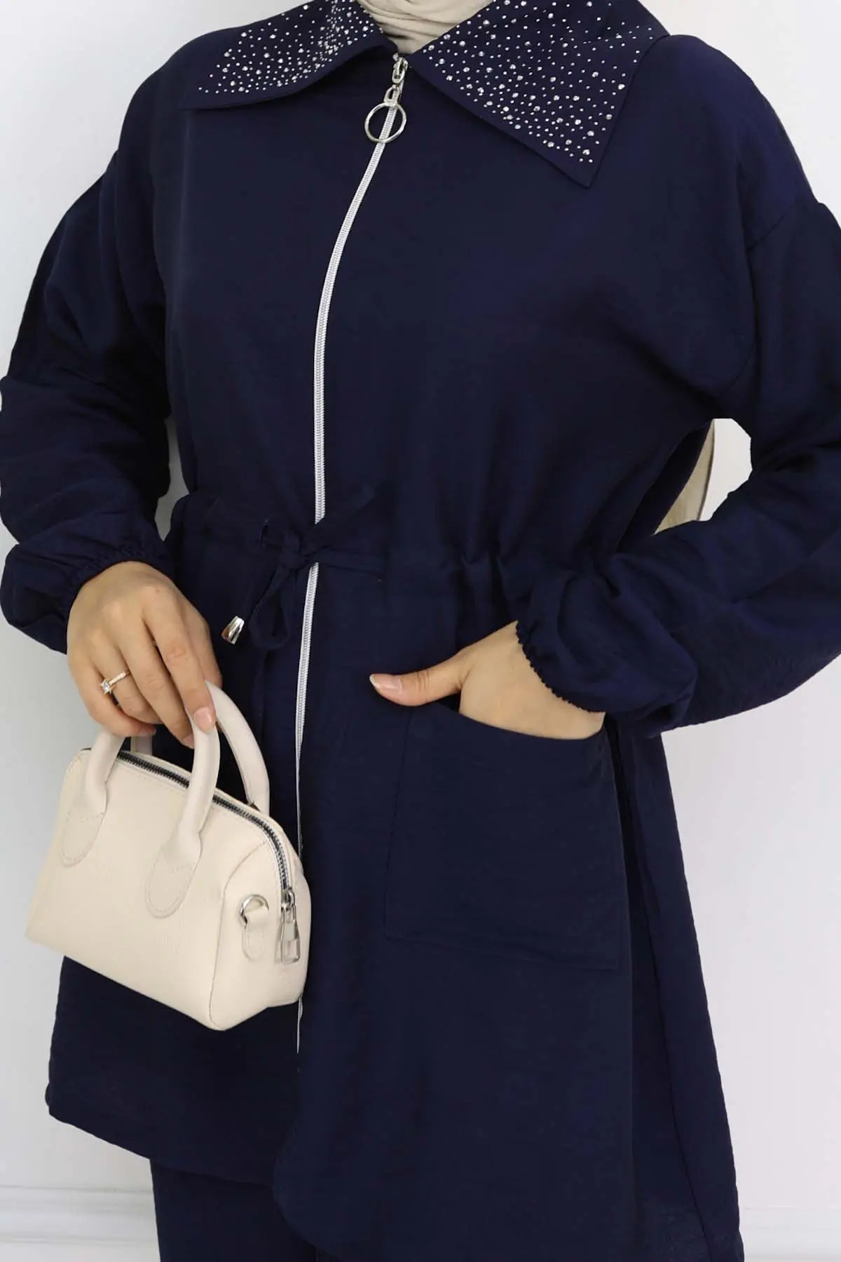 Hijab Suit With Stone Detail On The Collar-detail