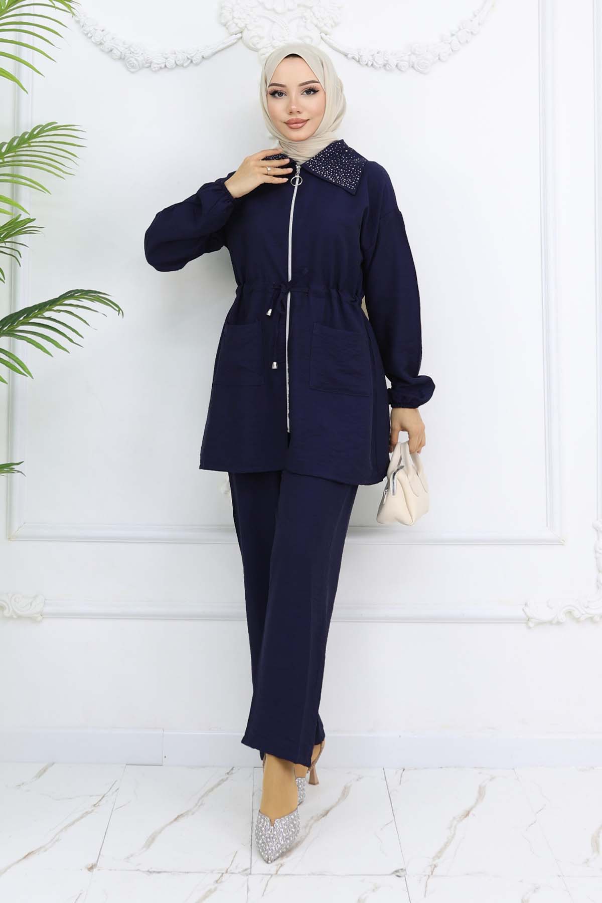 Hijab Suit With Stone Detail On The Collar