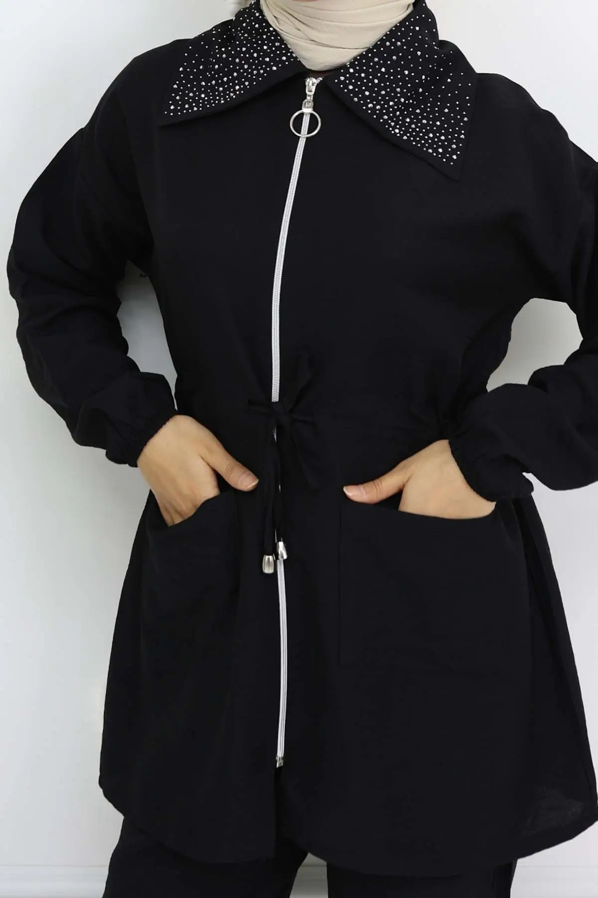 Hijab Suit With Stone Detail On The Collar-detail
