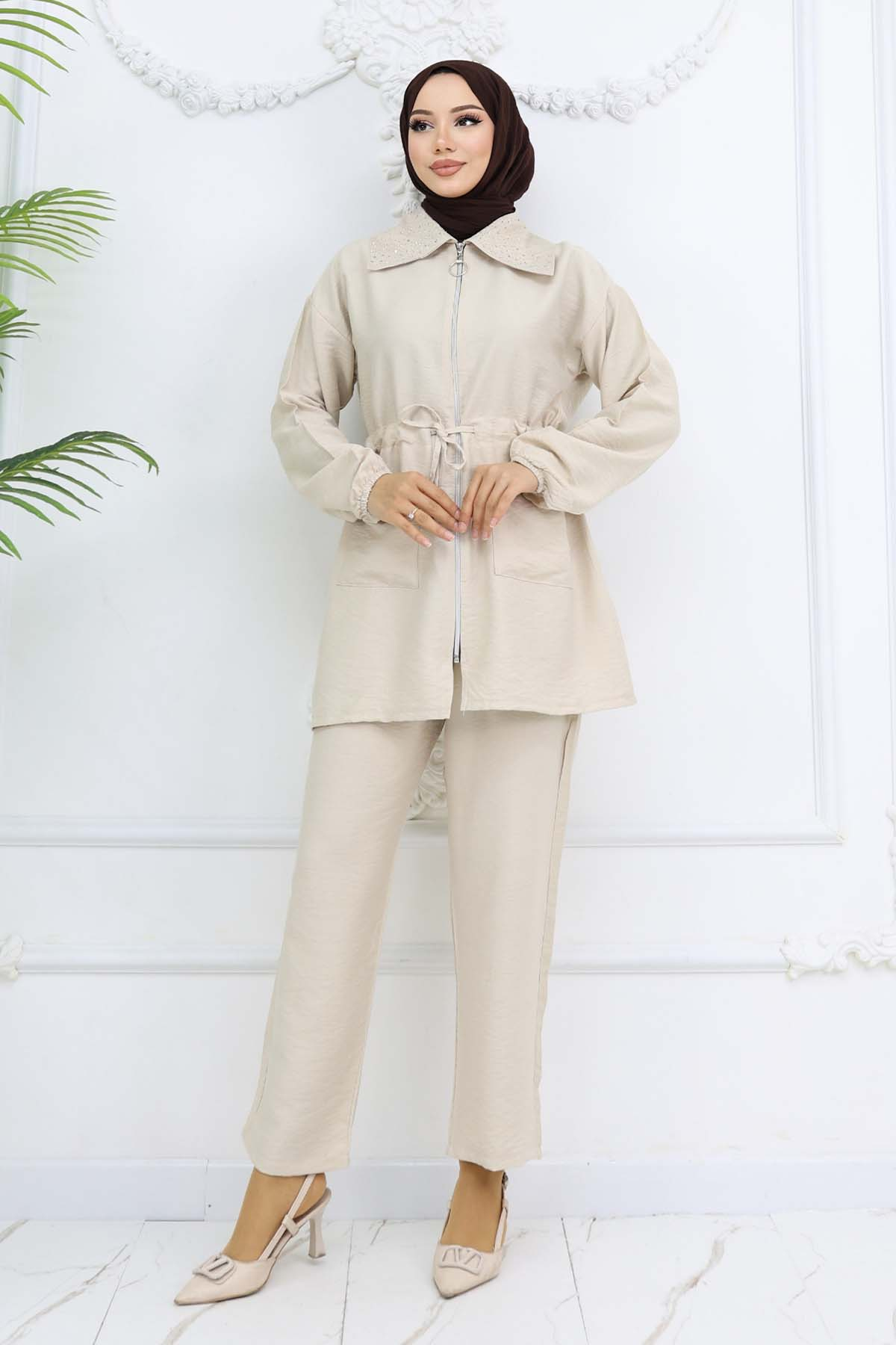 Hijab Suit With Stone Detail On The Collar