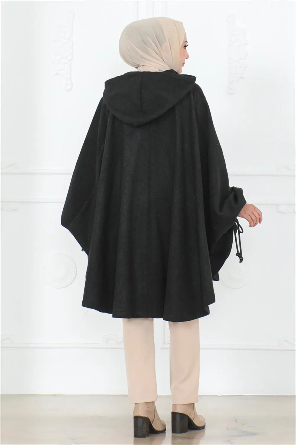 Hooded Hijab Poncho-detail