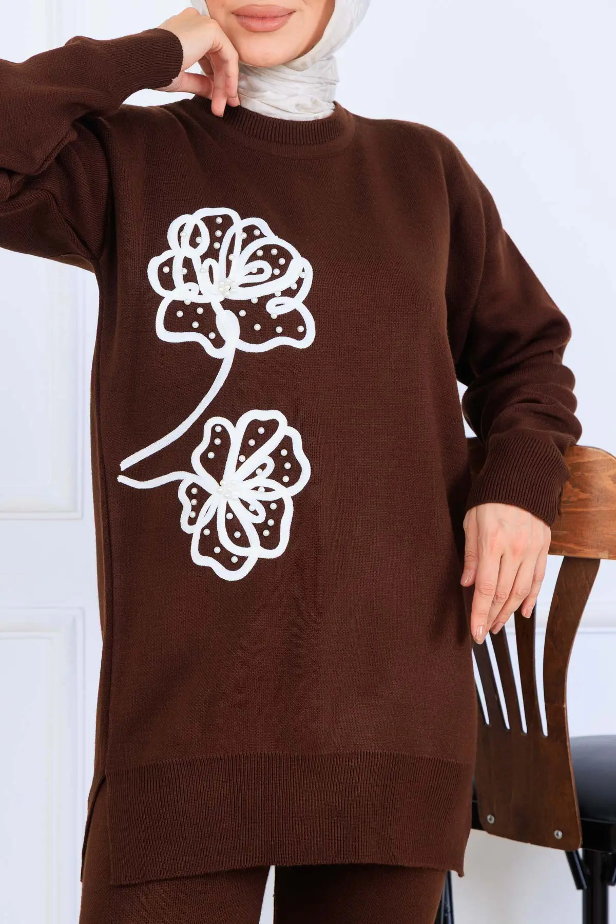 Knitwear Set With Embroidery Details-detail