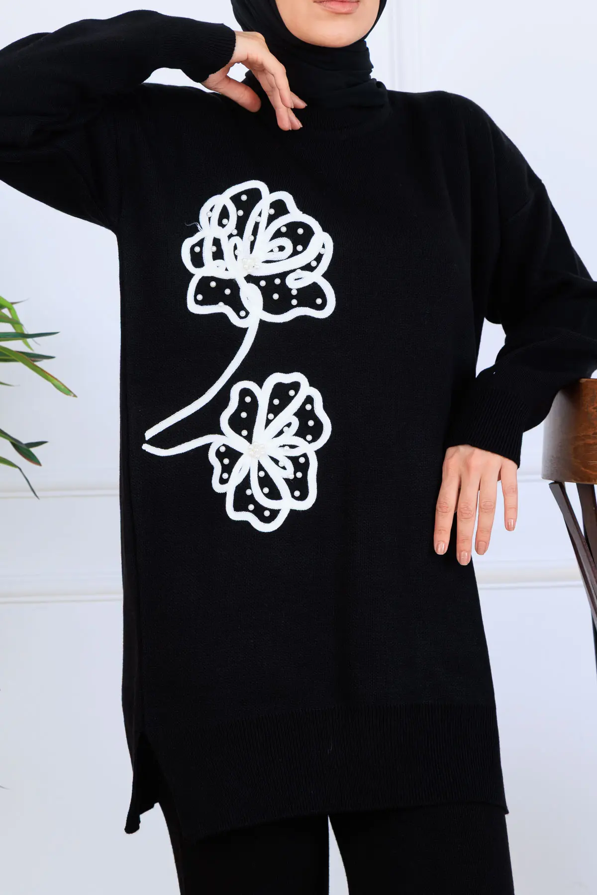 Knitwear Set With Embroidery Details-detail