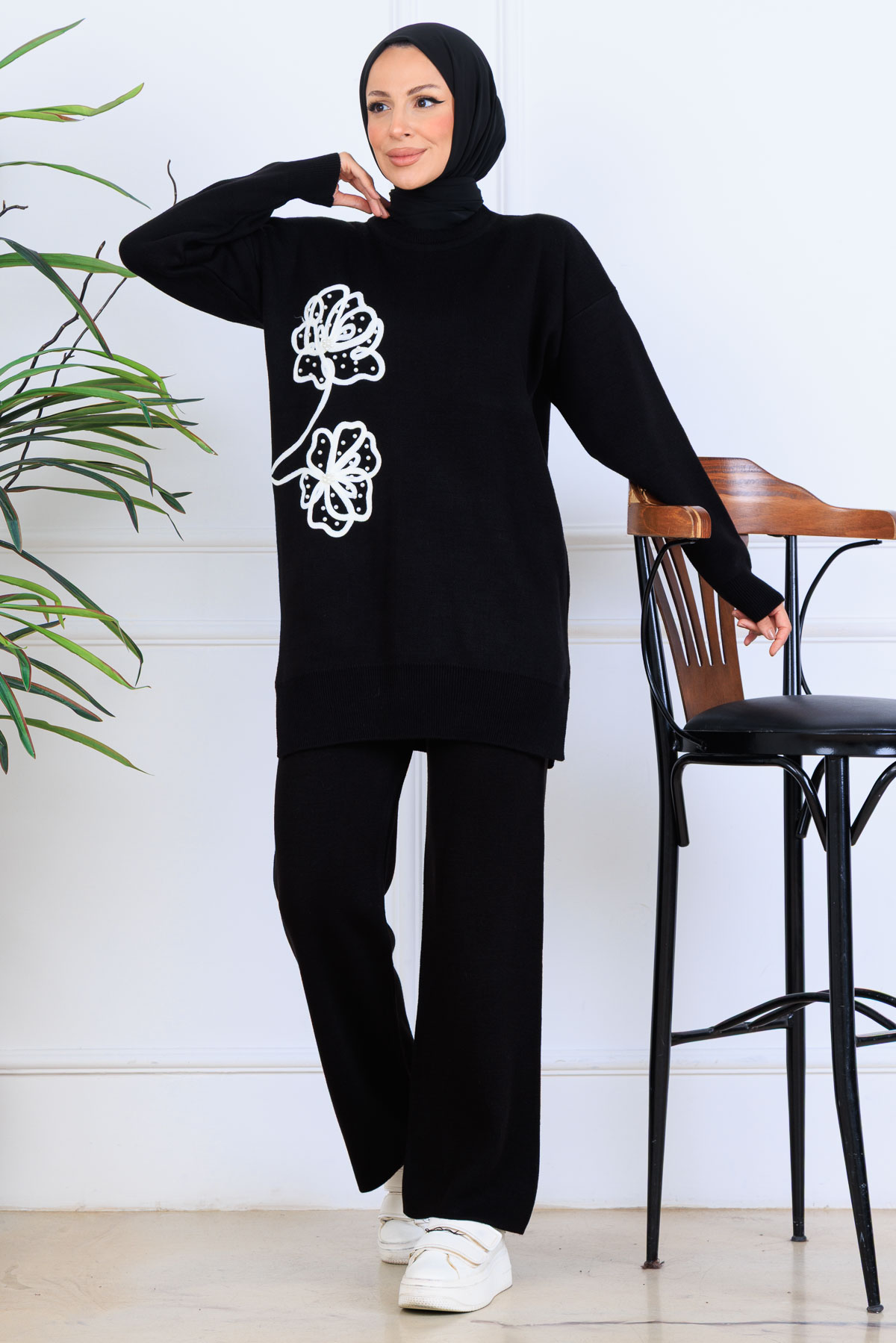 Knitwear Set With Embroidery Details