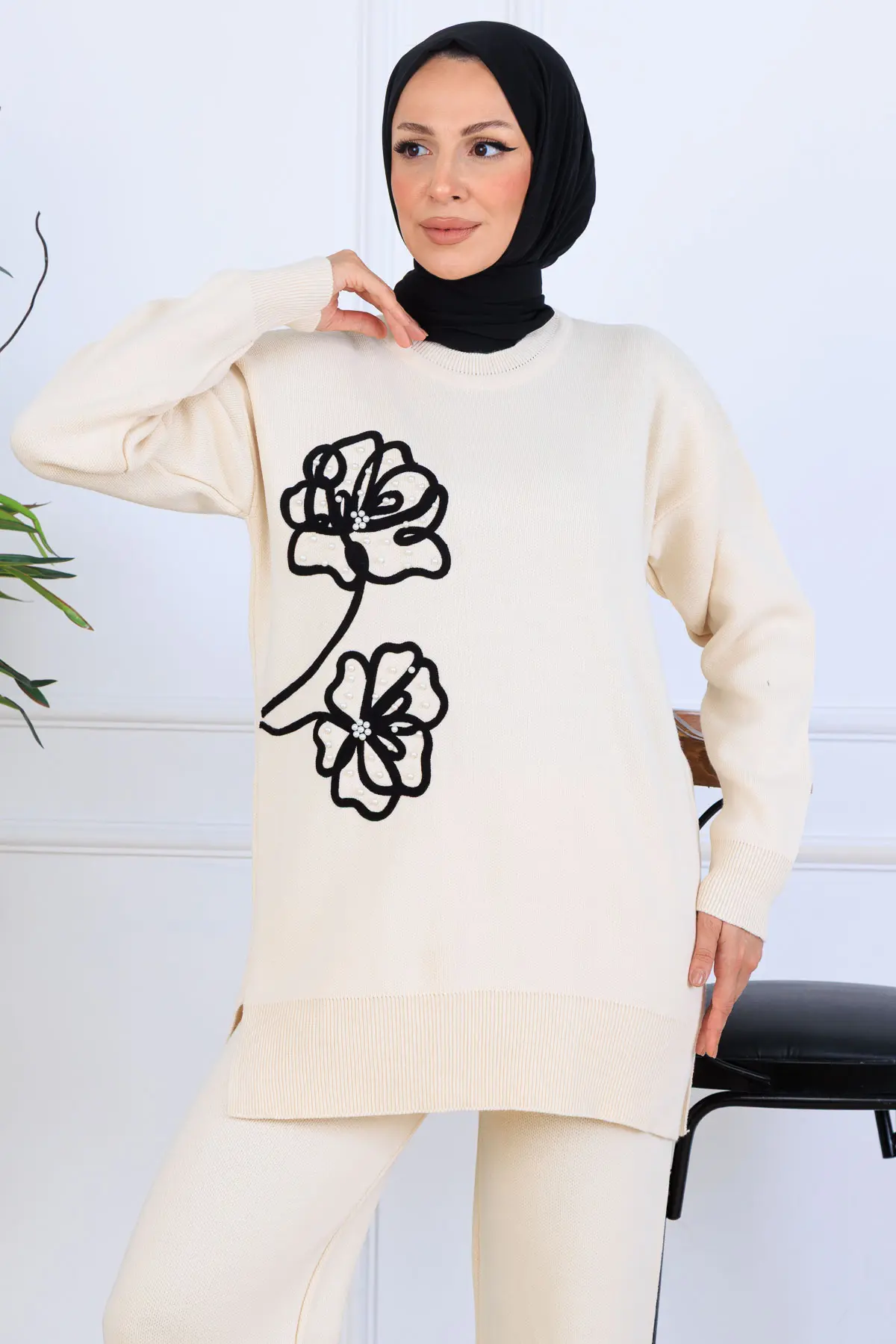 Knitwear Set With Embroidery Details-detail