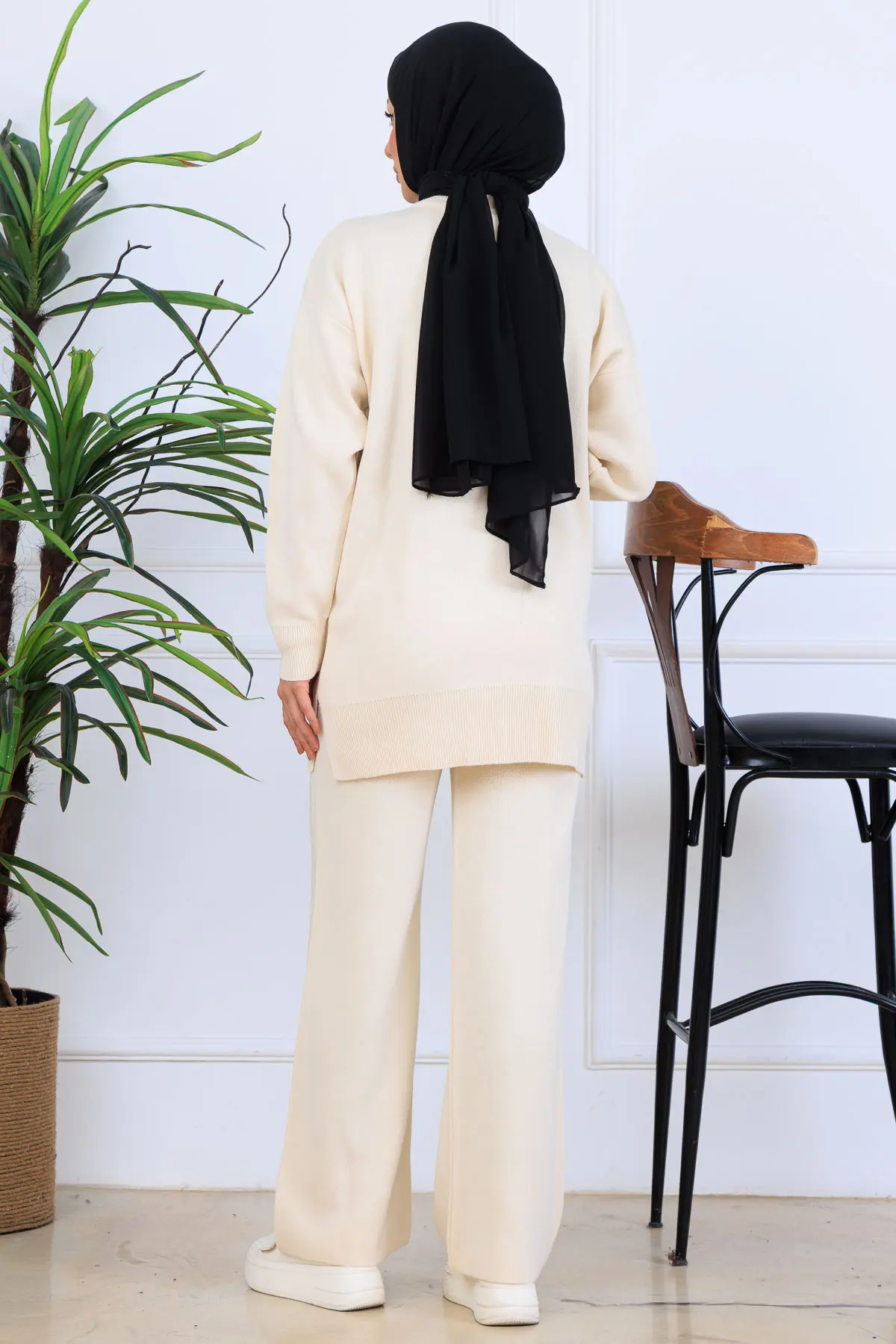 Knitwear Set With Embroidery Details-detail