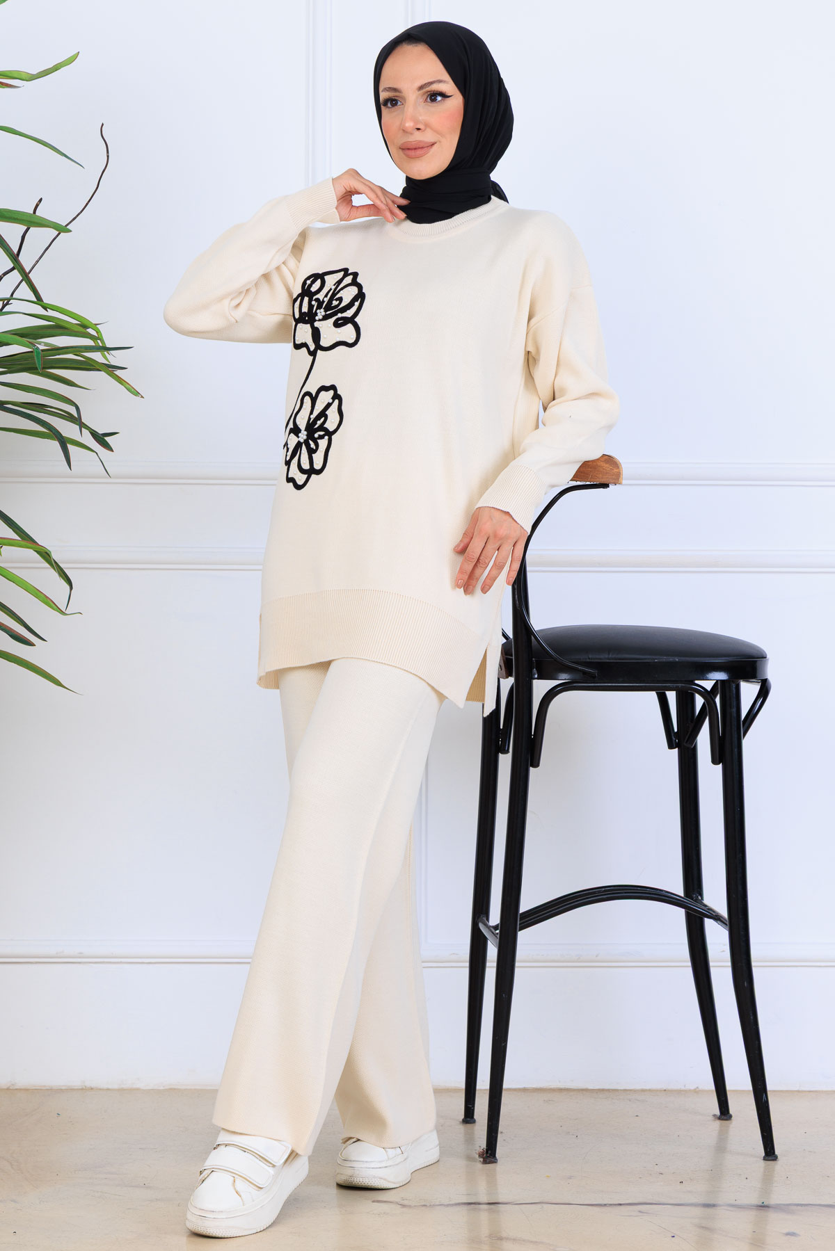 Knitwear Set With Embroidery Details