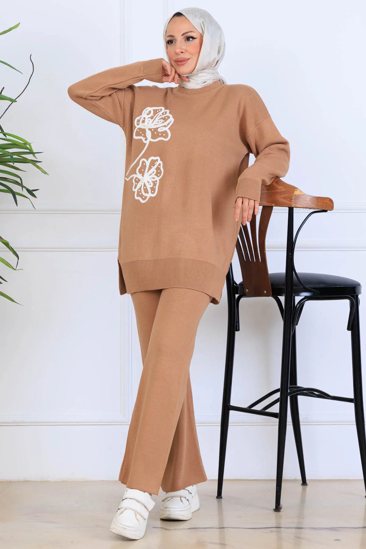 Knitwear Set With Embroidery Details-detail