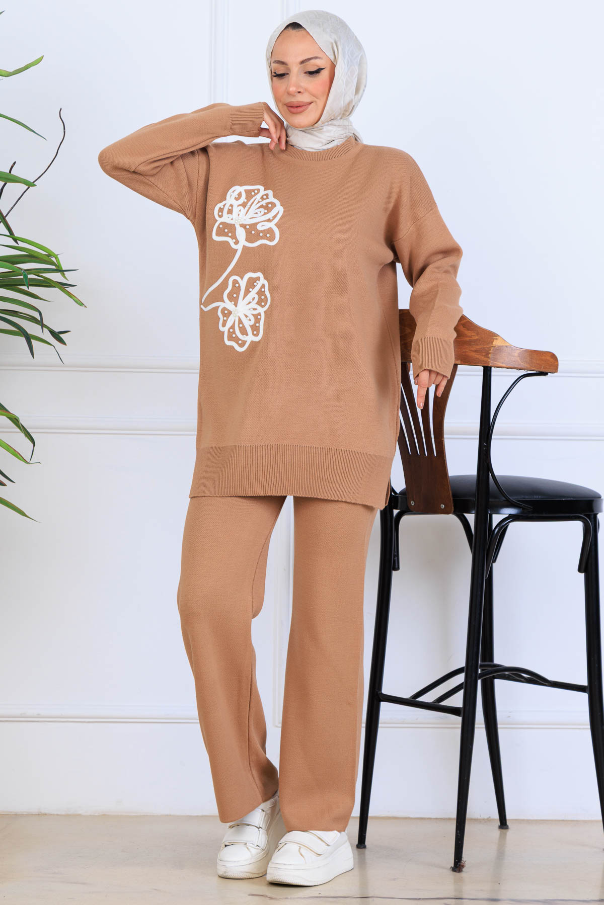 Knitwear Set With Embroidery Details