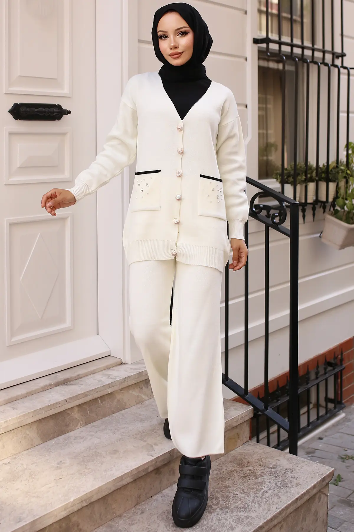 Knitwear Suit With Pocket Stone Detail-detail