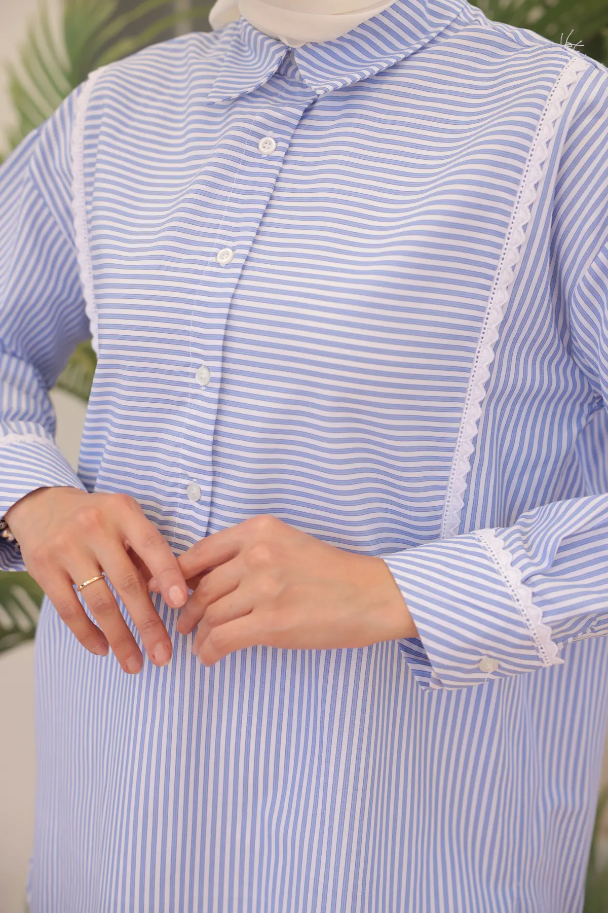 Lace Detailed Striped Casual Shirt-detail