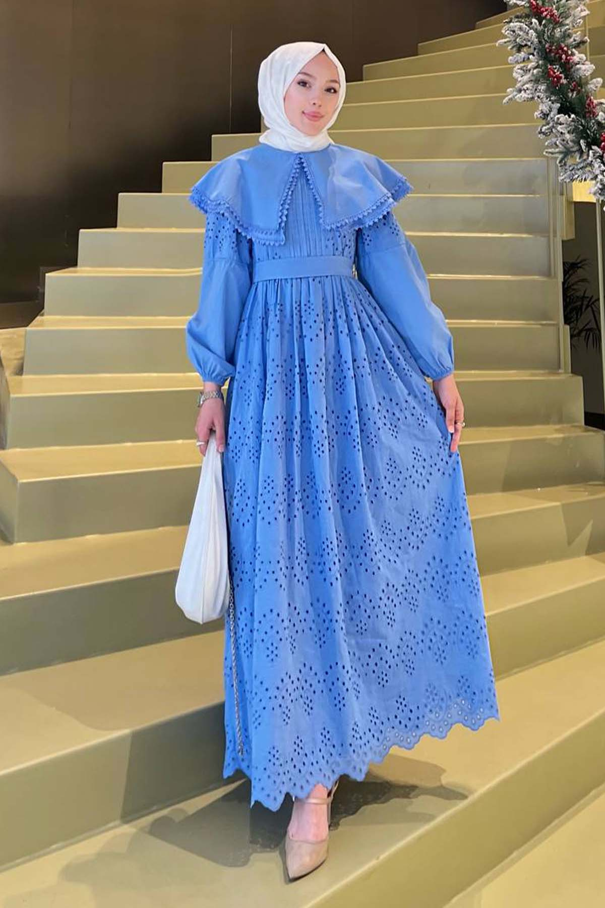 Lace Dress With Collar Detail