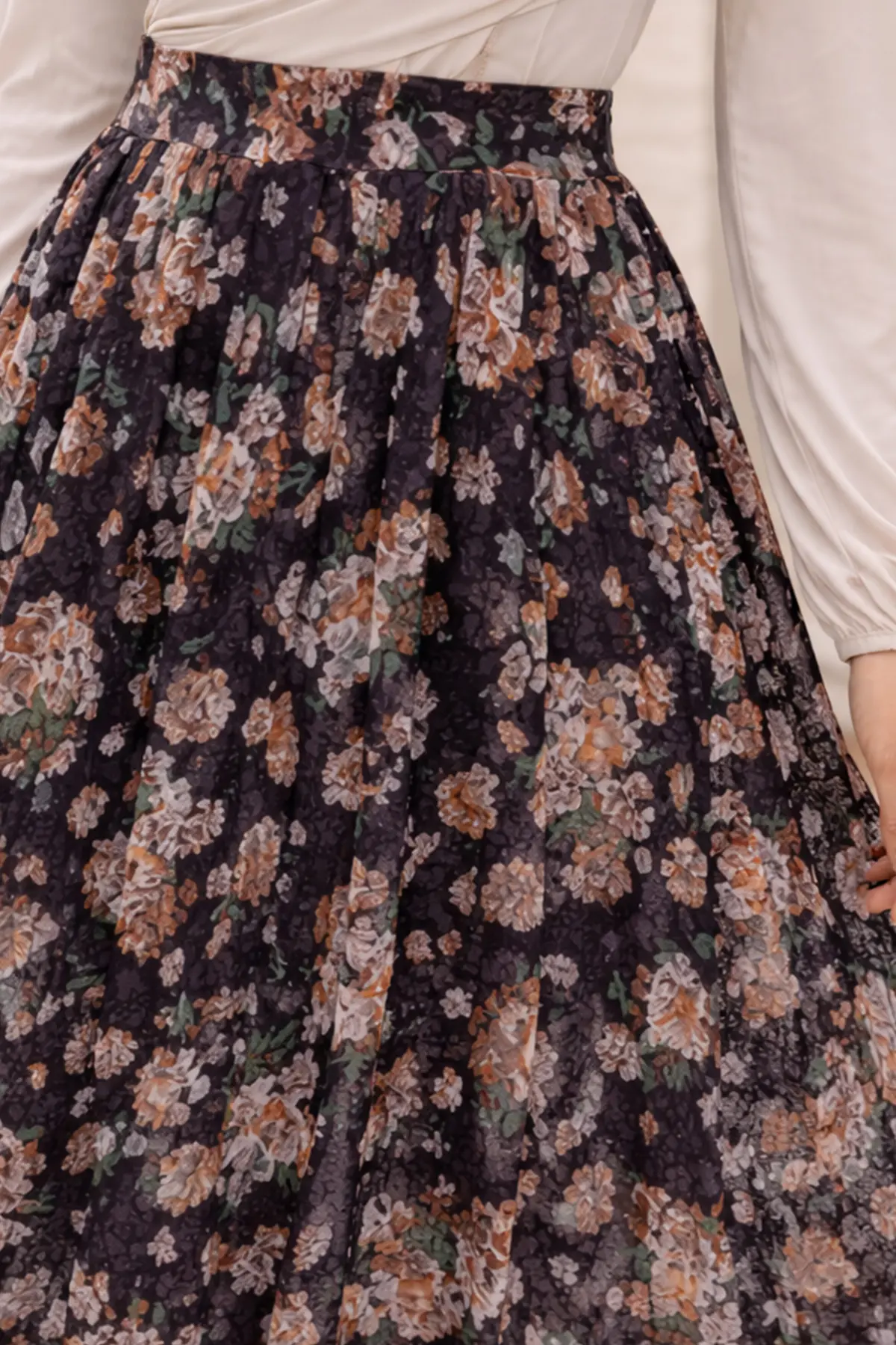Lace Printed Skirt-detail
