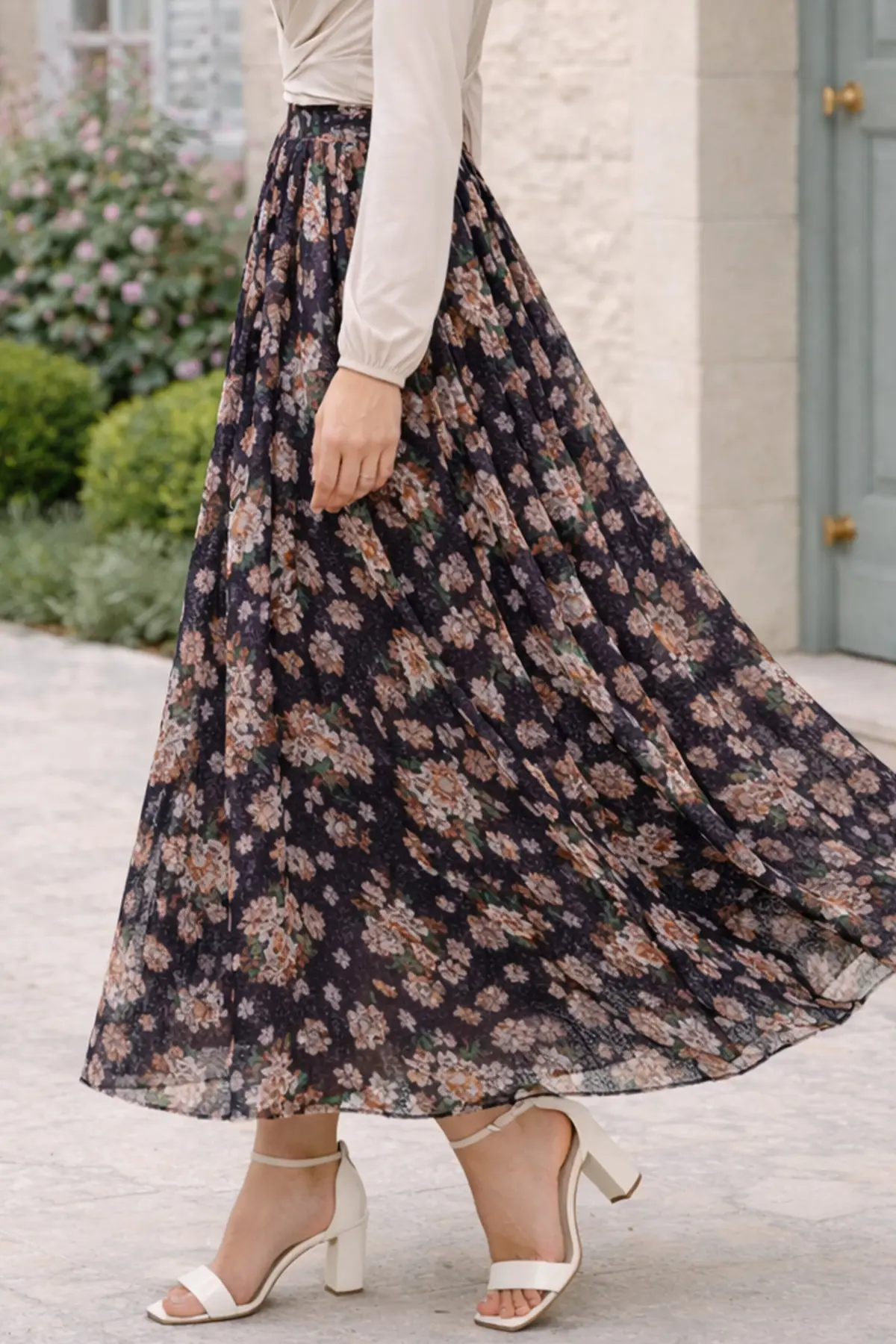 Lace Printed Skirt-detail