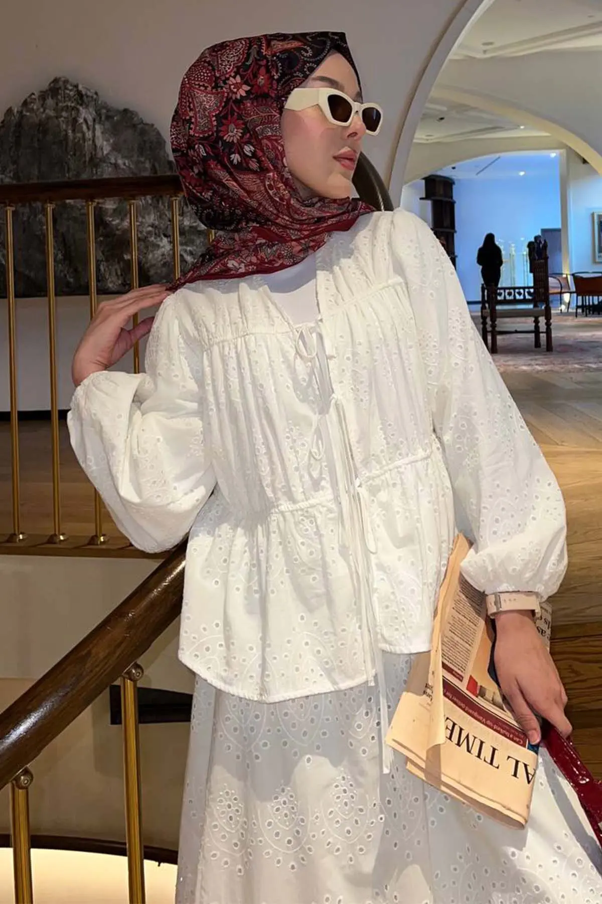 Laced Embroidery Suit-detail